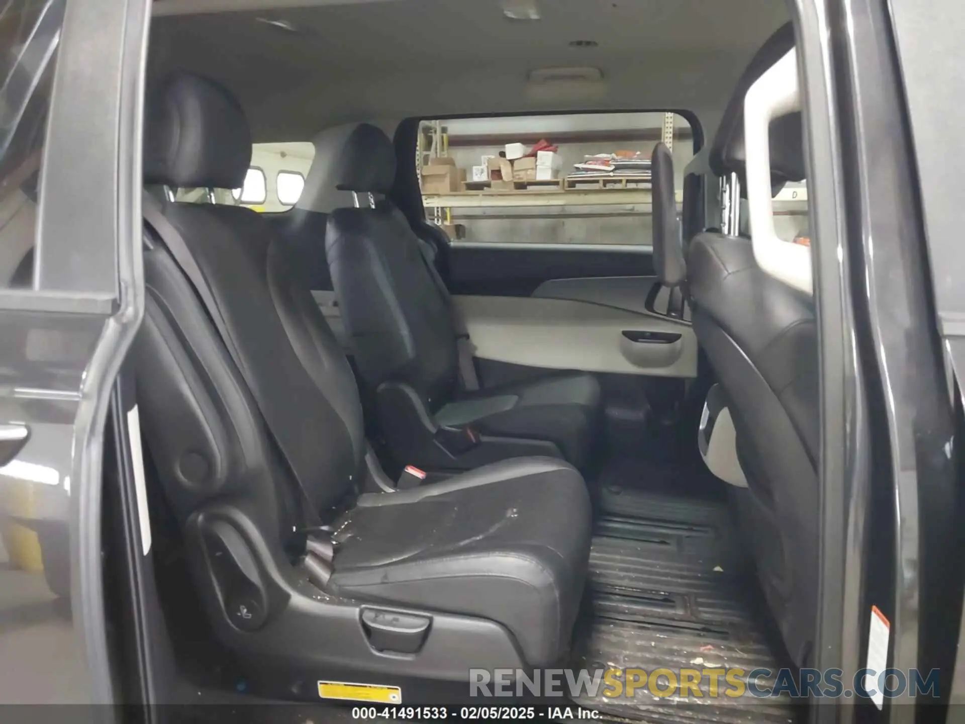 8 Photograph of a damaged car KNDNB4H37N6168339 KIA CARNIVAL MPV 2022