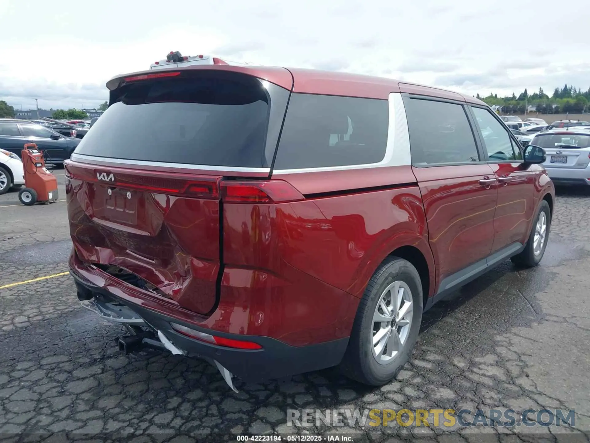 4 Photograph of a damaged car KNDNB4H38N6064698 KIA CARNIVAL MPV 2022