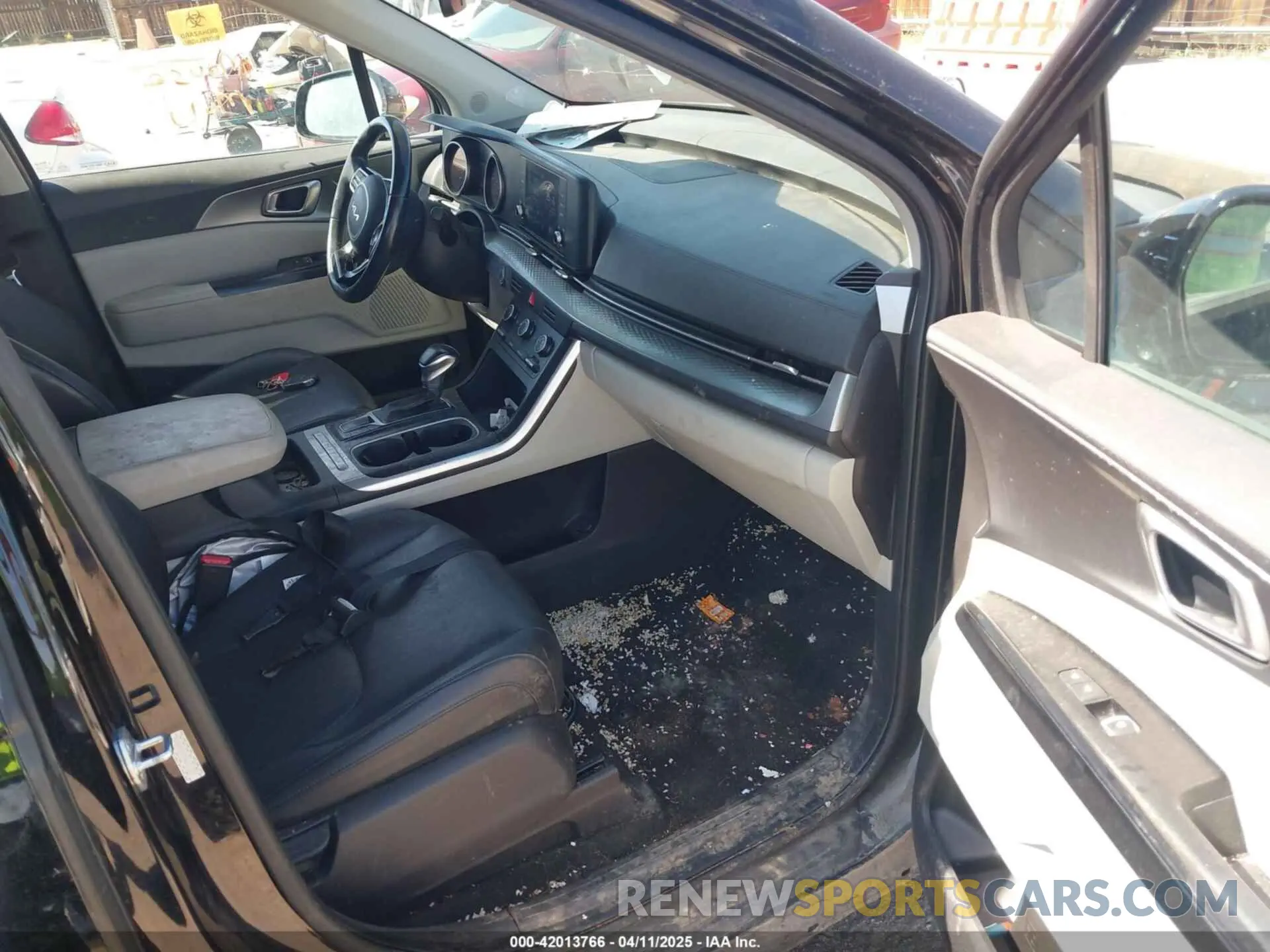 5 Photograph of a damaged car KNDNB4H39N6121880 KIA CARNIVAL MPV 2022
