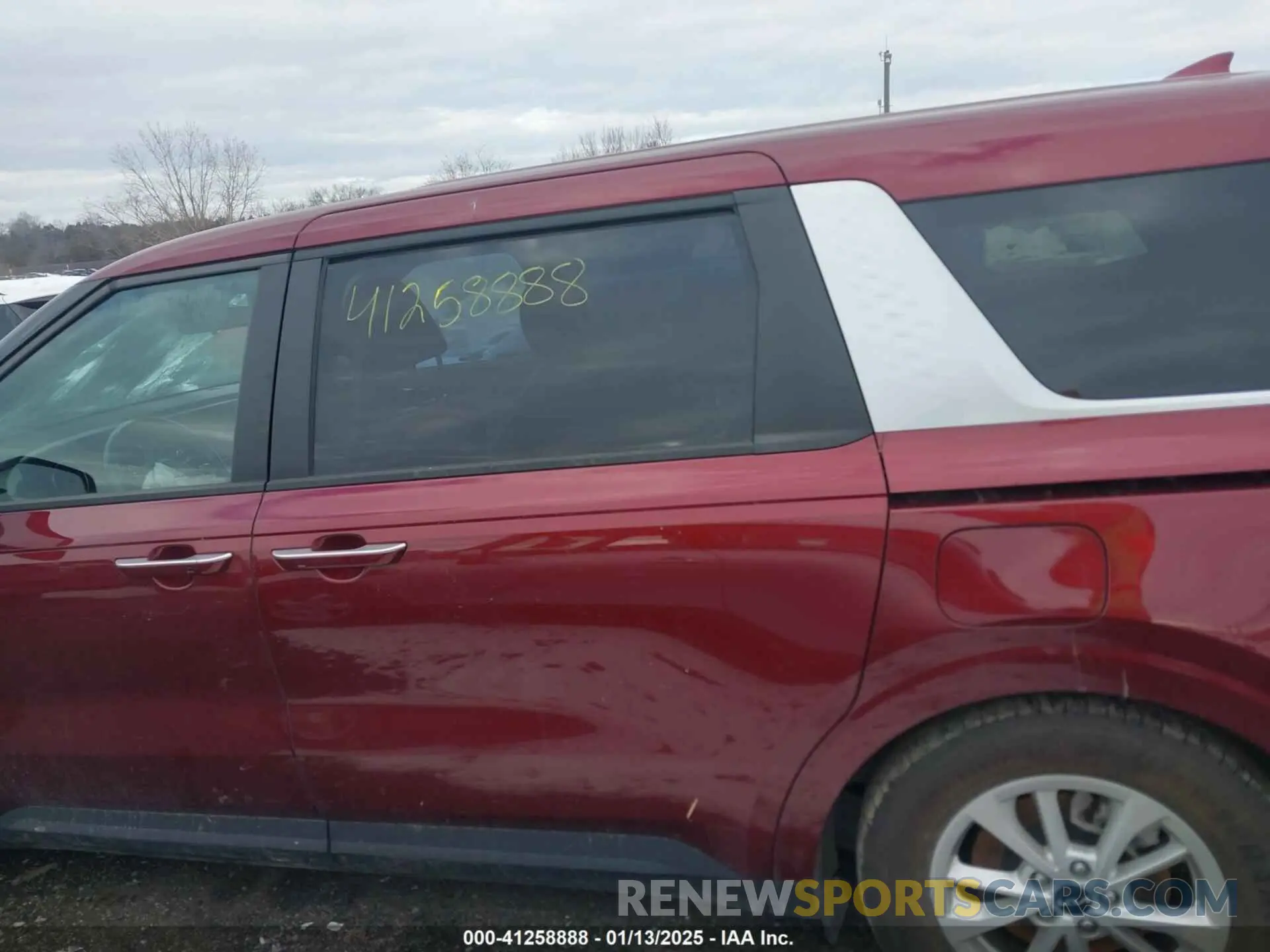 14 Photograph of a damaged car KNDNB4H39N6190522 KIA CARNIVAL MPV 2022