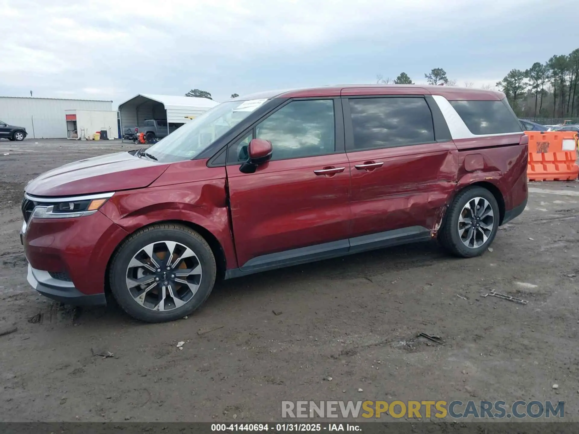 6 Photograph of a damaged car KNDNC5H33N6148446 KIA CARNIVAL MPV 2022
