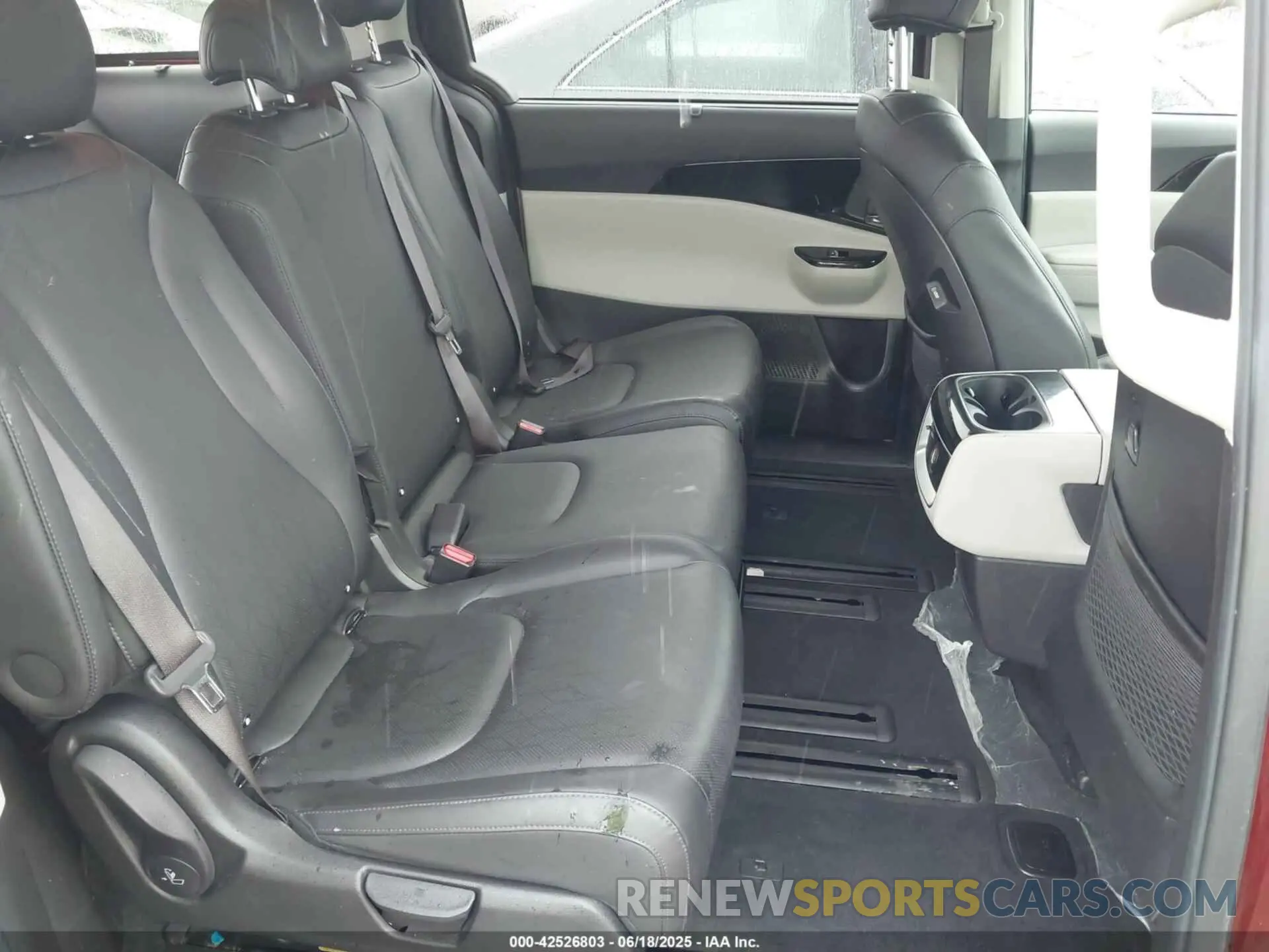 8 Фотография поврежденного автомобиля KNDNC5H36N6066596 KIA CARNIVAL MPV 2022