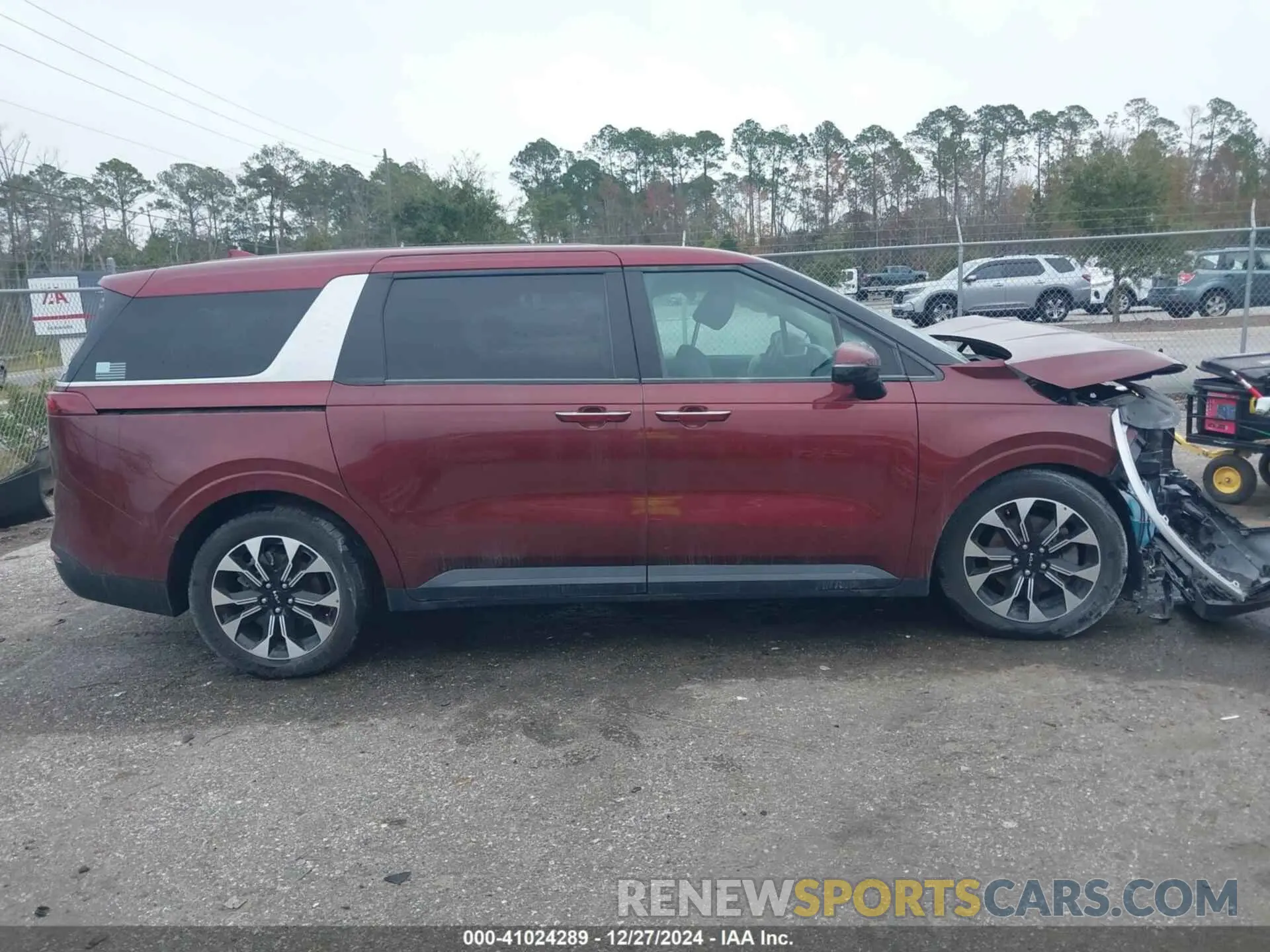13 Photograph of a damaged car KNDNC5H36N6097184 KIA CARNIVAL MPV 2022