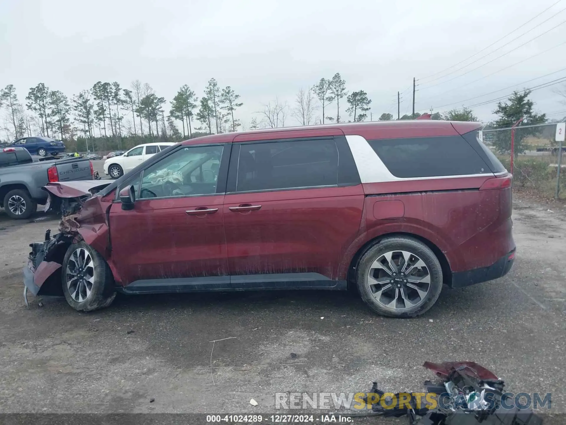 14 Photograph of a damaged car KNDNC5H36N6097184 KIA CARNIVAL MPV 2022