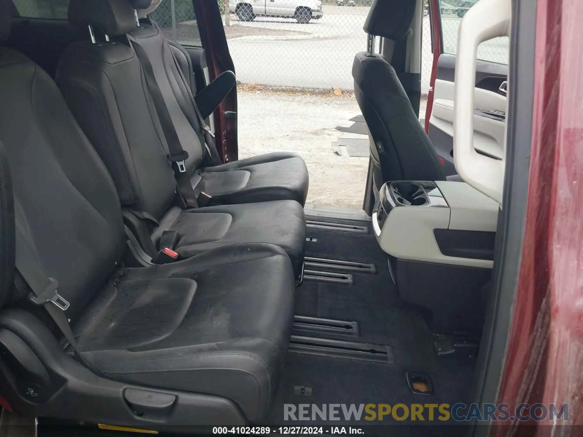 8 Photograph of a damaged car KNDNC5H36N6097184 KIA CARNIVAL MPV 2022