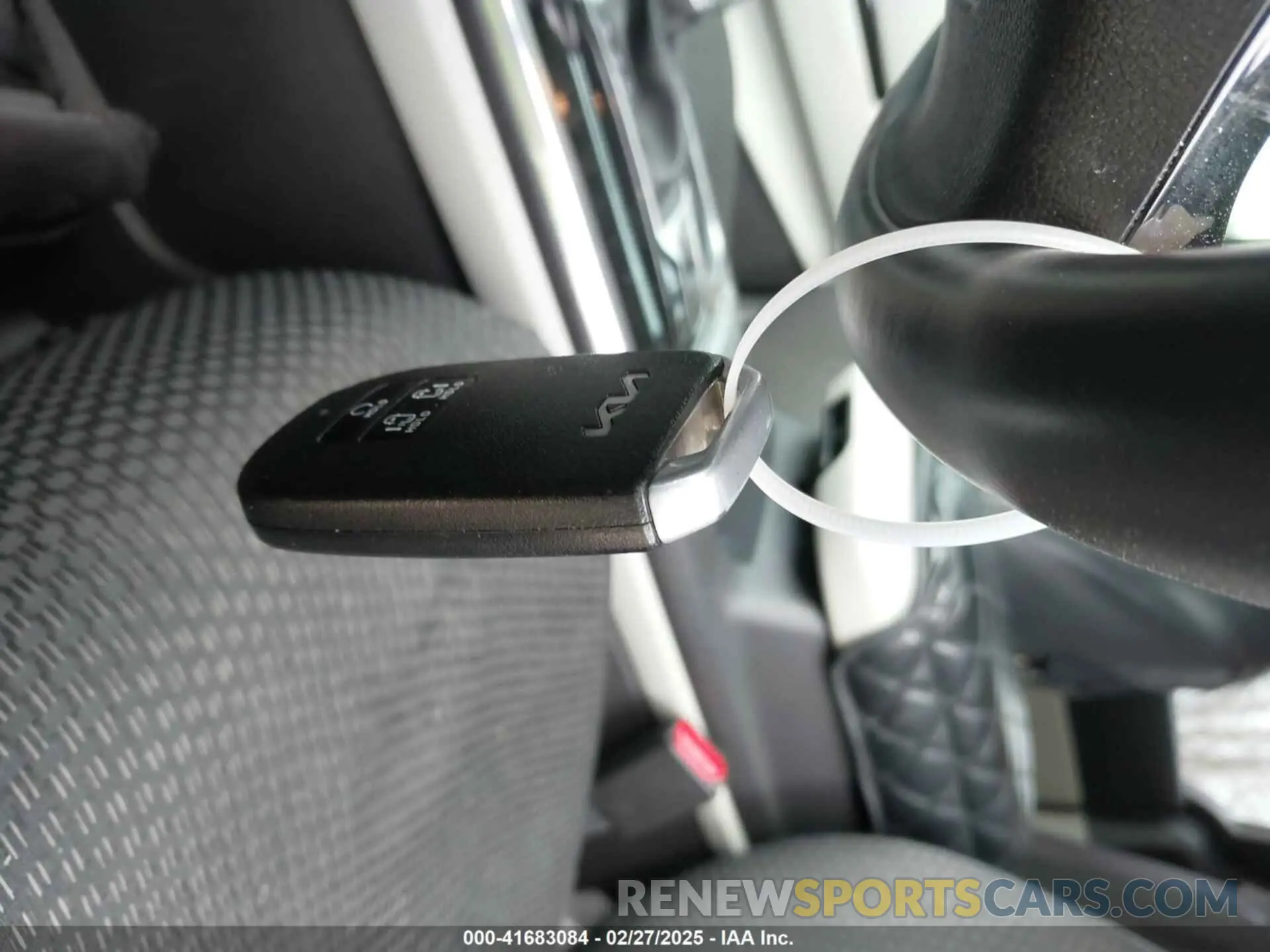 11 Photograph of a damaged car KNDNC5H36N6126232 KIA CARNIVAL MPV 2022