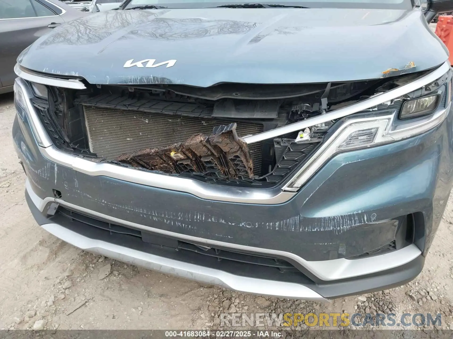 17 Photograph of a damaged car KNDNC5H36N6126232 KIA CARNIVAL MPV 2022
