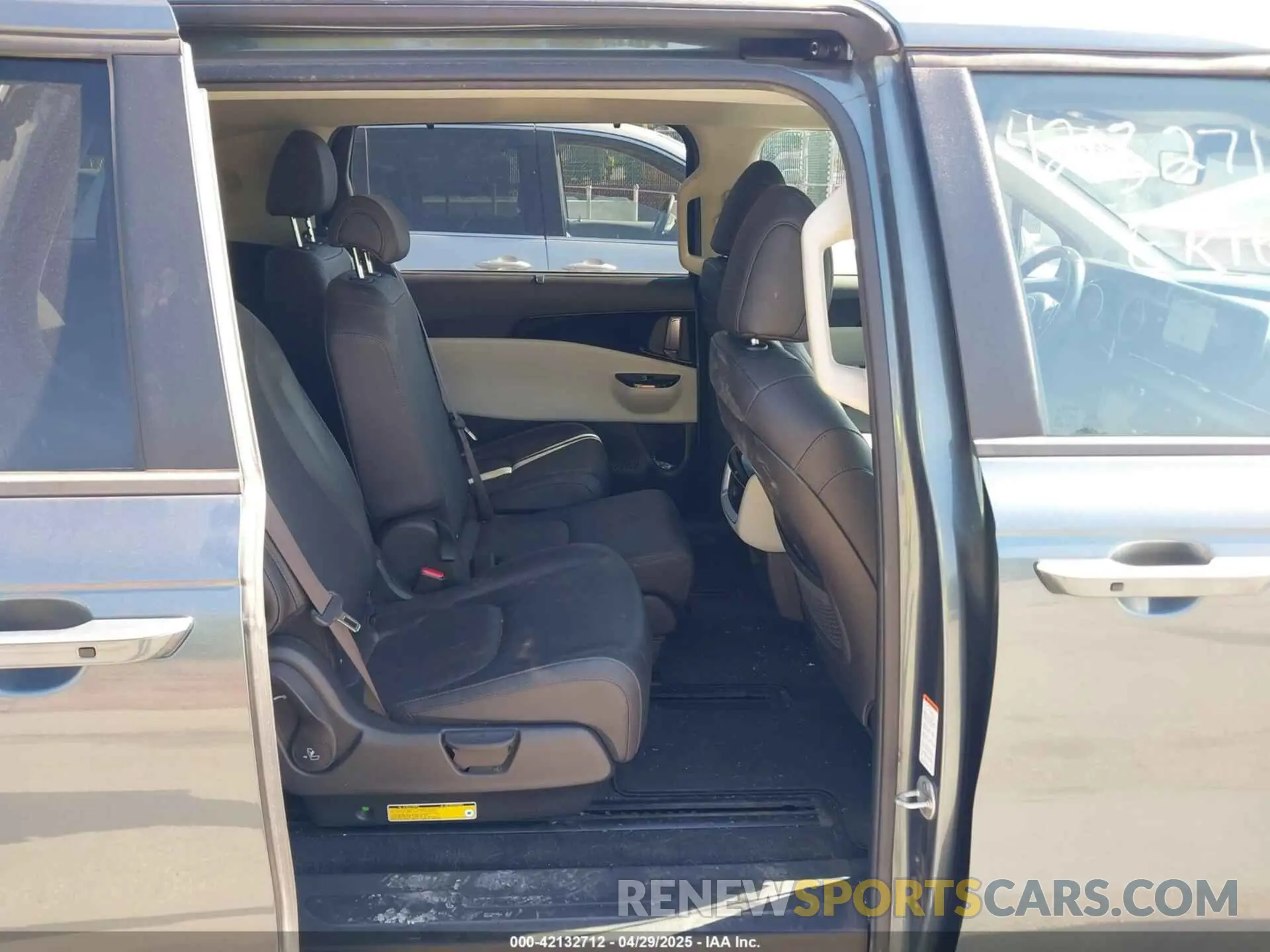 8 Фотография поврежденного автомобиля KNDNC5H3XN6061465 KIA CARNIVAL MPV 2022