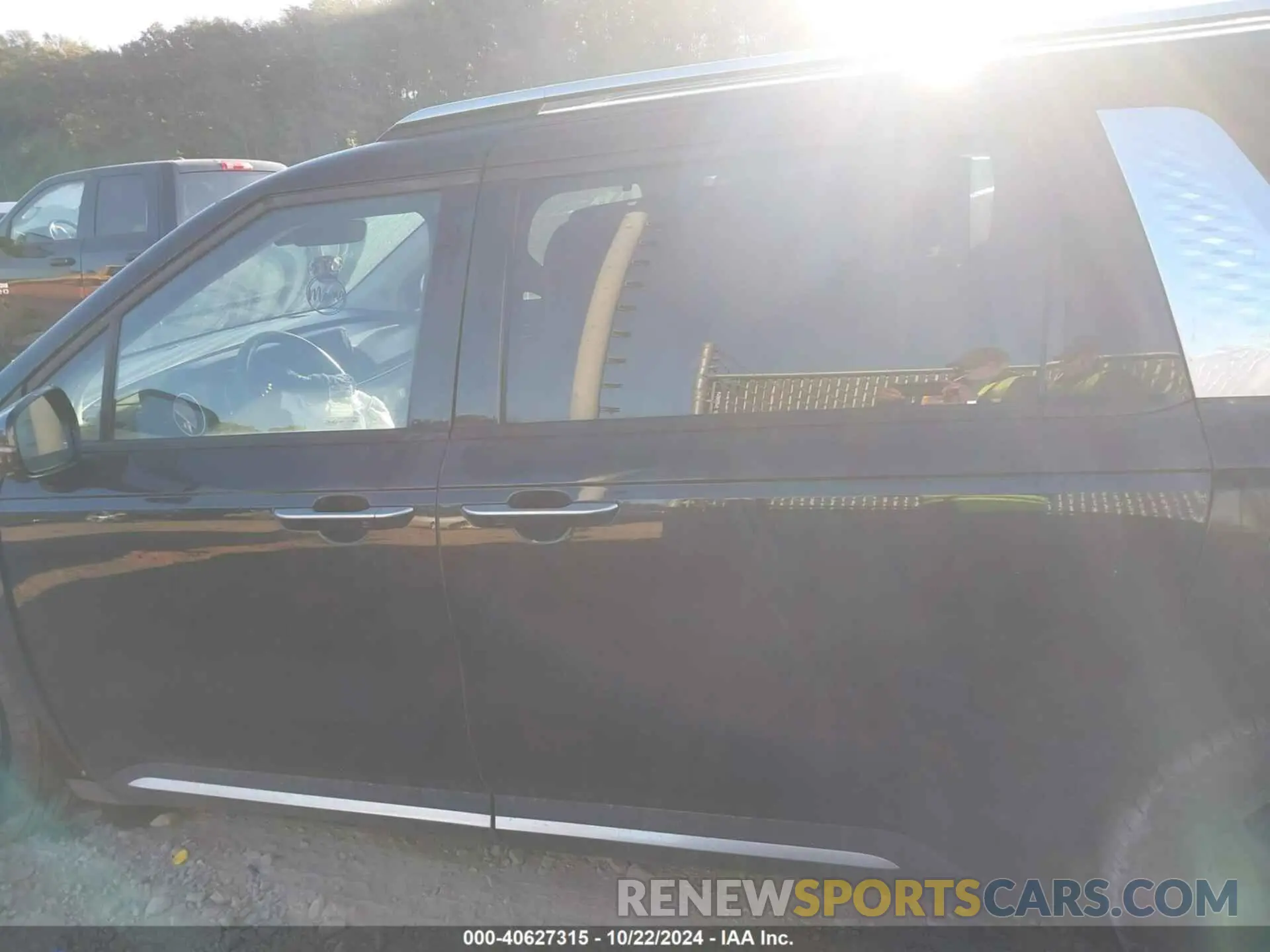 15 Photograph of a damaged car KNDNE5H30N6116595 KIA CARNIVAL MPV 2022