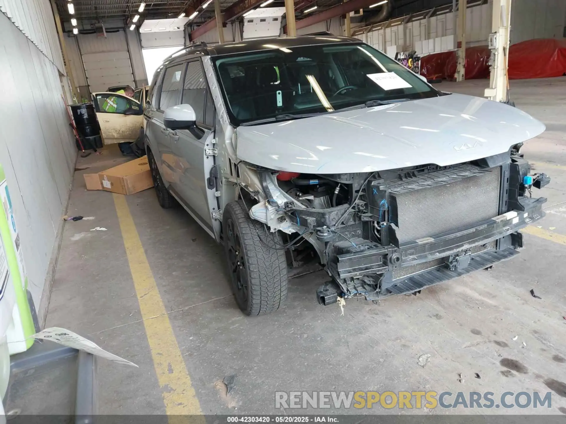1 Photograph of a damaged car KNDNE5H38N6143429 KIA CARNIVAL MPV 2022