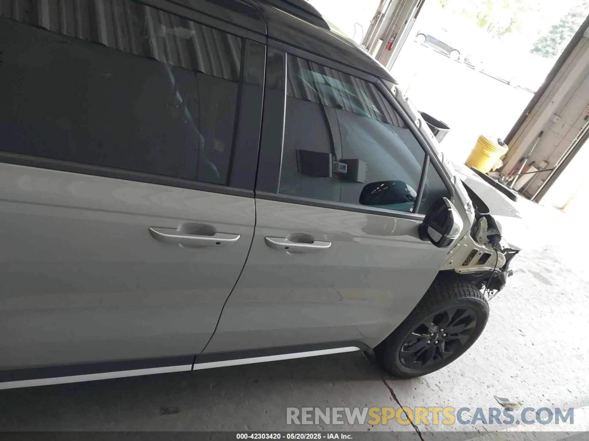 14 Photograph of a damaged car KNDNE5H38N6143429 KIA CARNIVAL MPV 2022