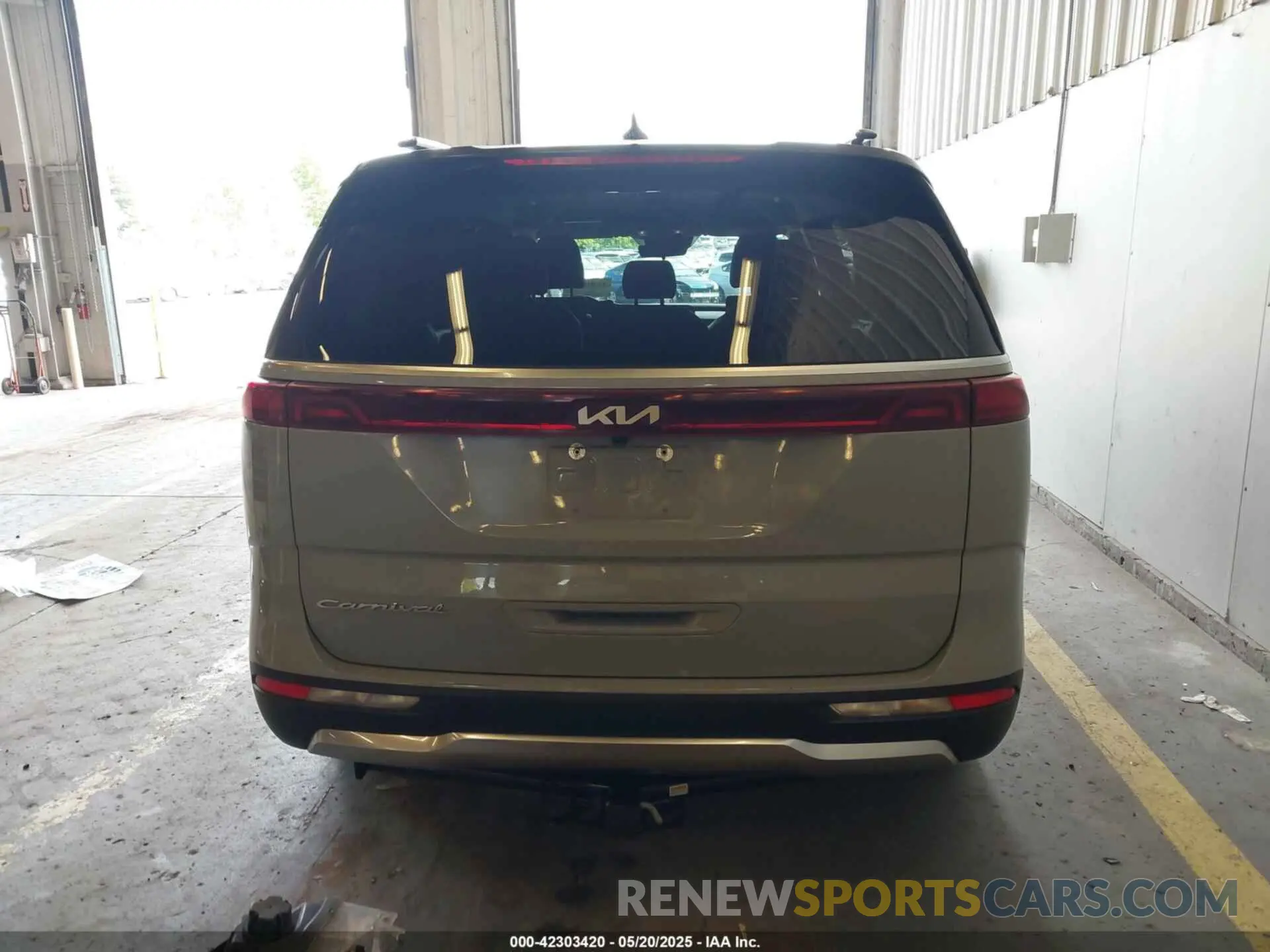17 Photograph of a damaged car KNDNE5H38N6143429 KIA CARNIVAL MPV 2022