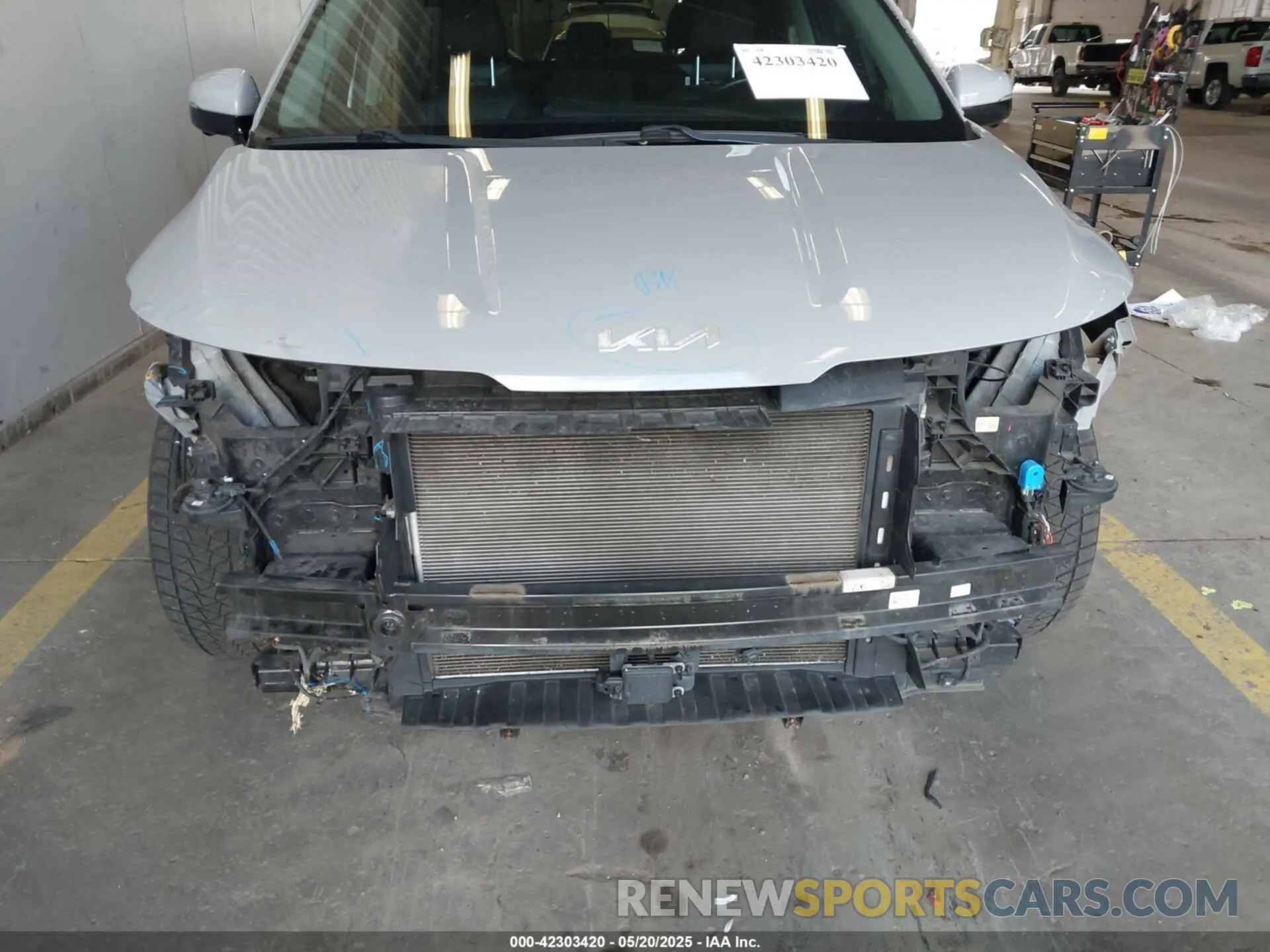 19 Photograph of a damaged car KNDNE5H38N6143429 KIA CARNIVAL MPV 2022