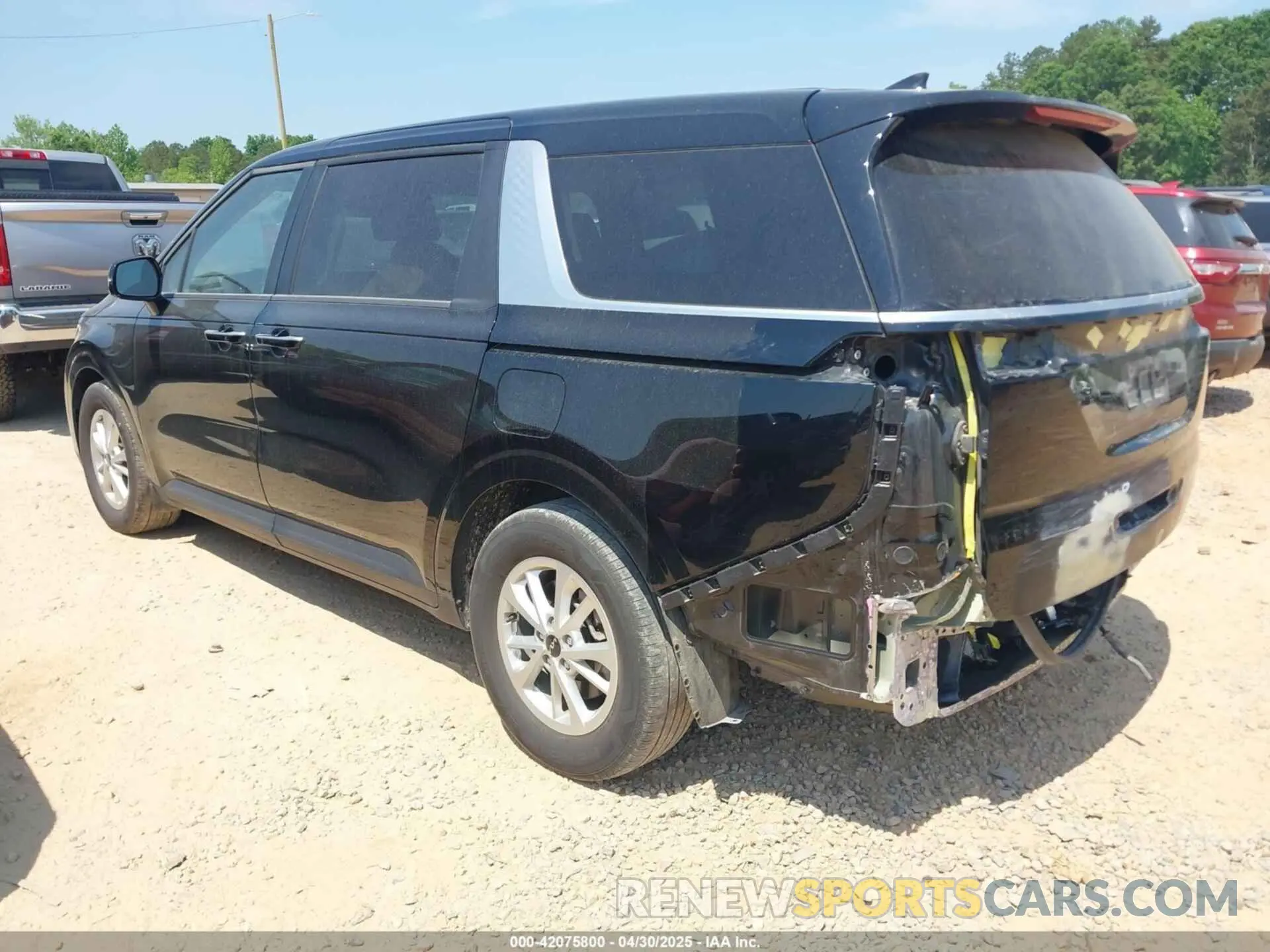 3 Фотография поврежденного автомобиля KNDNB4H34P6291213 KIA CARNIVAL MPV 2023