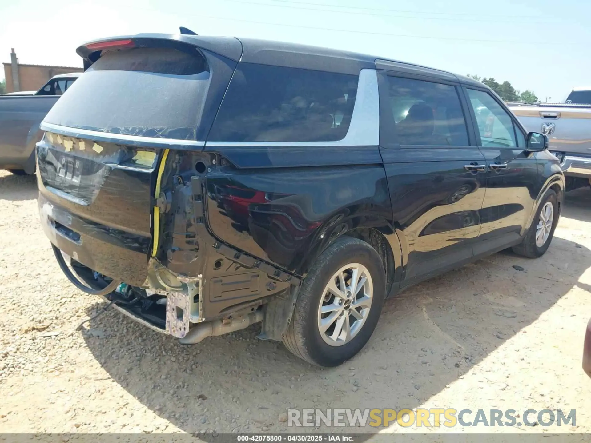 4 Фотография поврежденного автомобиля KNDNB4H34P6291213 KIA CARNIVAL MPV 2023
