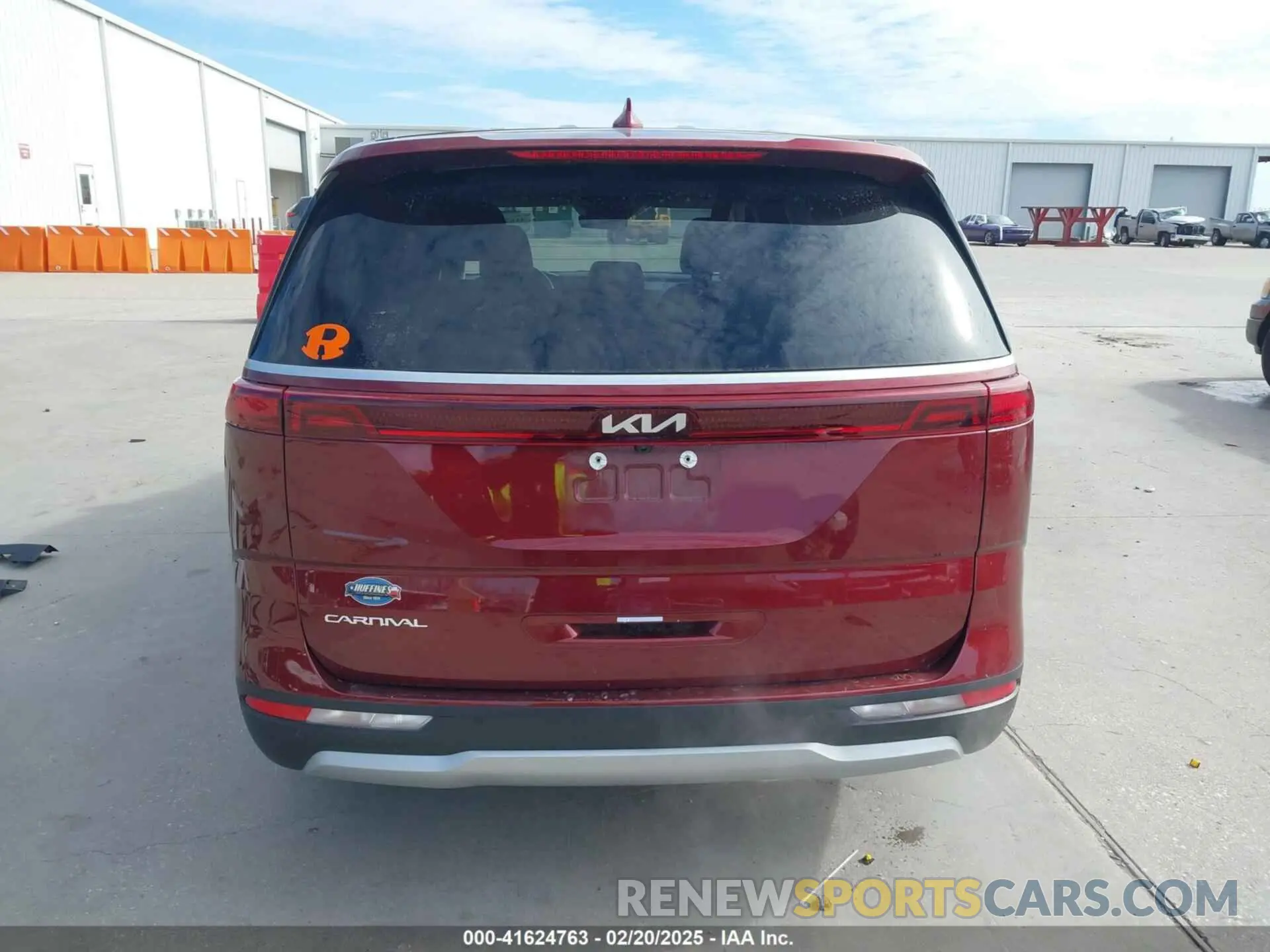 17 Photograph of a damaged car KNDNB4H35P6262707 KIA CARNIVAL MPV 2023