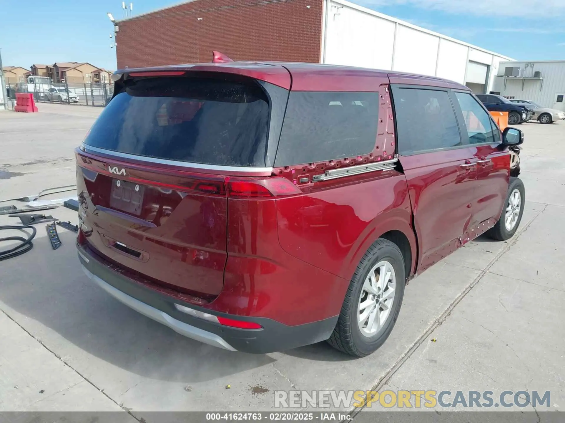 4 Photograph of a damaged car KNDNB4H35P6262707 KIA CARNIVAL MPV 2023