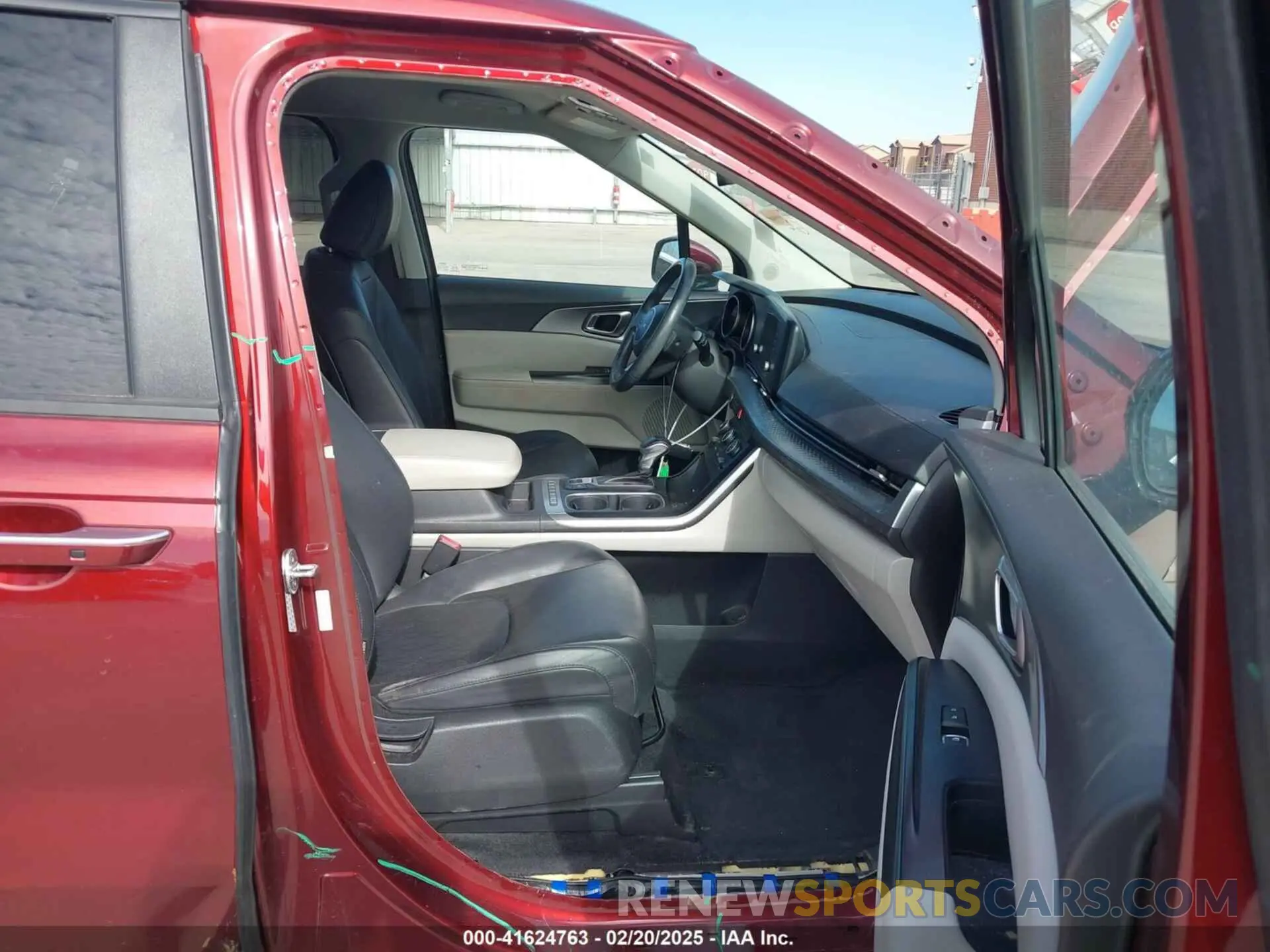 5 Photograph of a damaged car KNDNB4H35P6262707 KIA CARNIVAL MPV 2023
