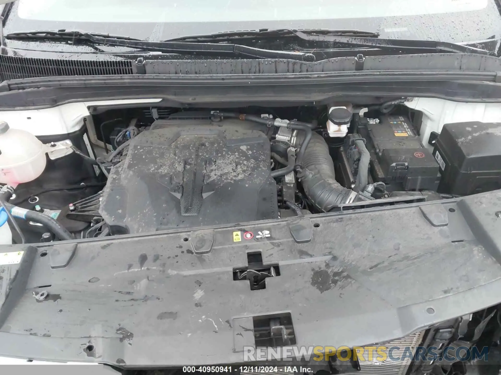 10 Photograph of a damaged car KNDNB4H36P6197303 KIA CARNIVAL MPV 2023