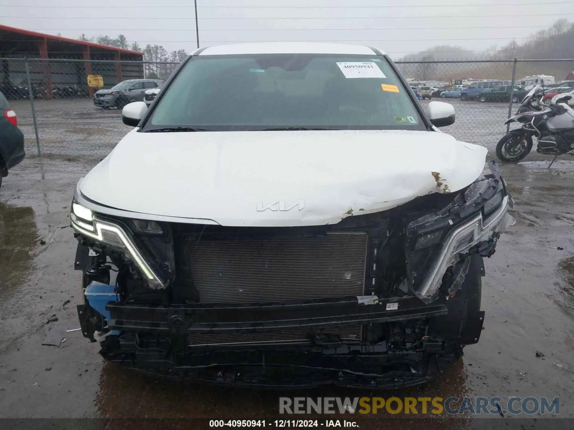 13 Photograph of a damaged car KNDNB4H36P6197303 KIA CARNIVAL MPV 2023