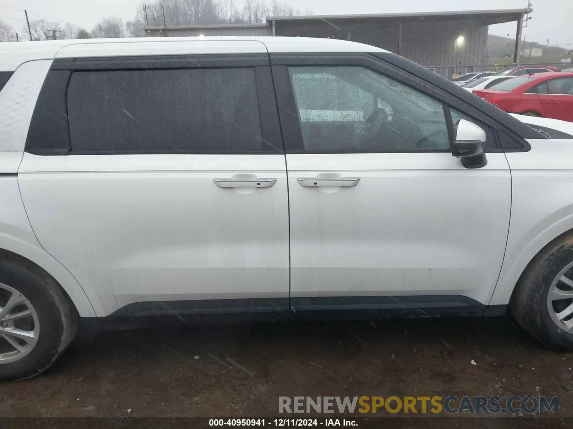 14 Photograph of a damaged car KNDNB4H36P6197303 KIA CARNIVAL MPV 2023