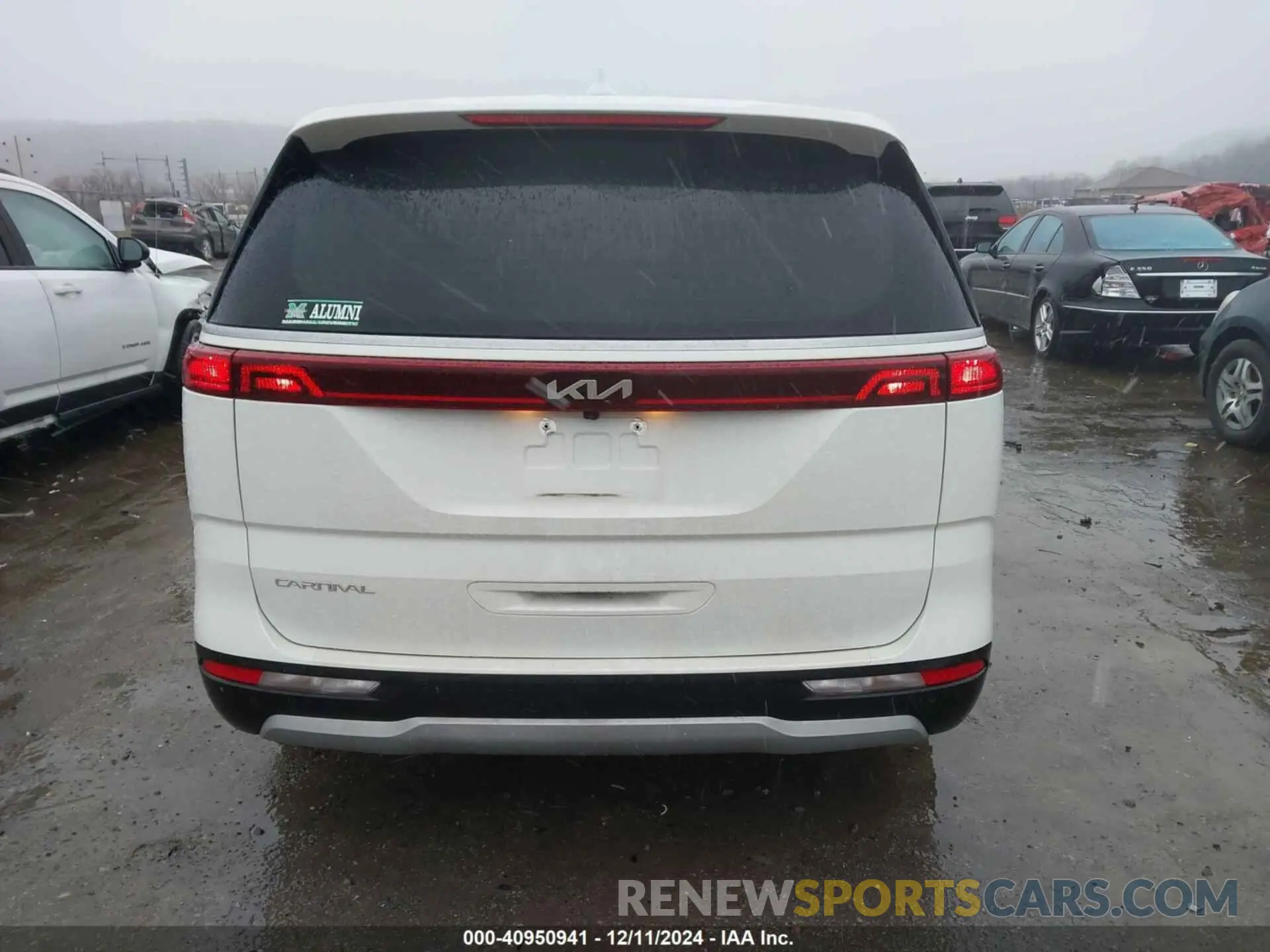 17 Photograph of a damaged car KNDNB4H36P6197303 KIA CARNIVAL MPV 2023