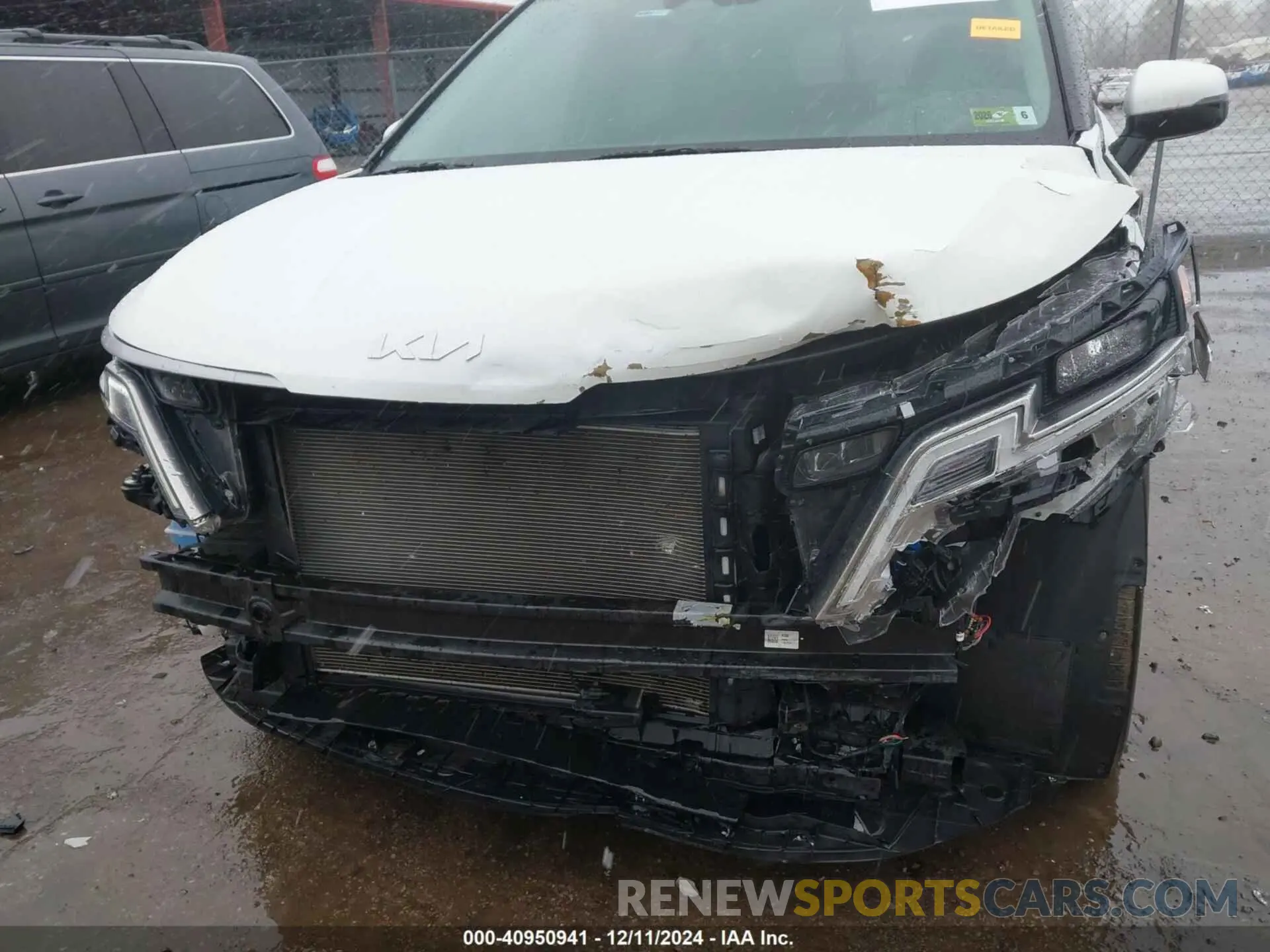 18 Photograph of a damaged car KNDNB4H36P6197303 KIA CARNIVAL MPV 2023
