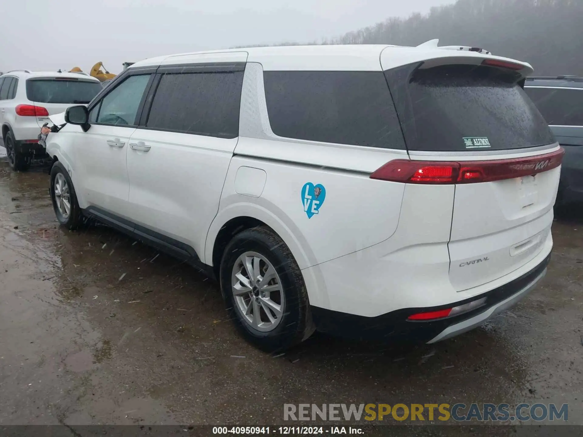 3 Photograph of a damaged car KNDNB4H36P6197303 KIA CARNIVAL MPV 2023