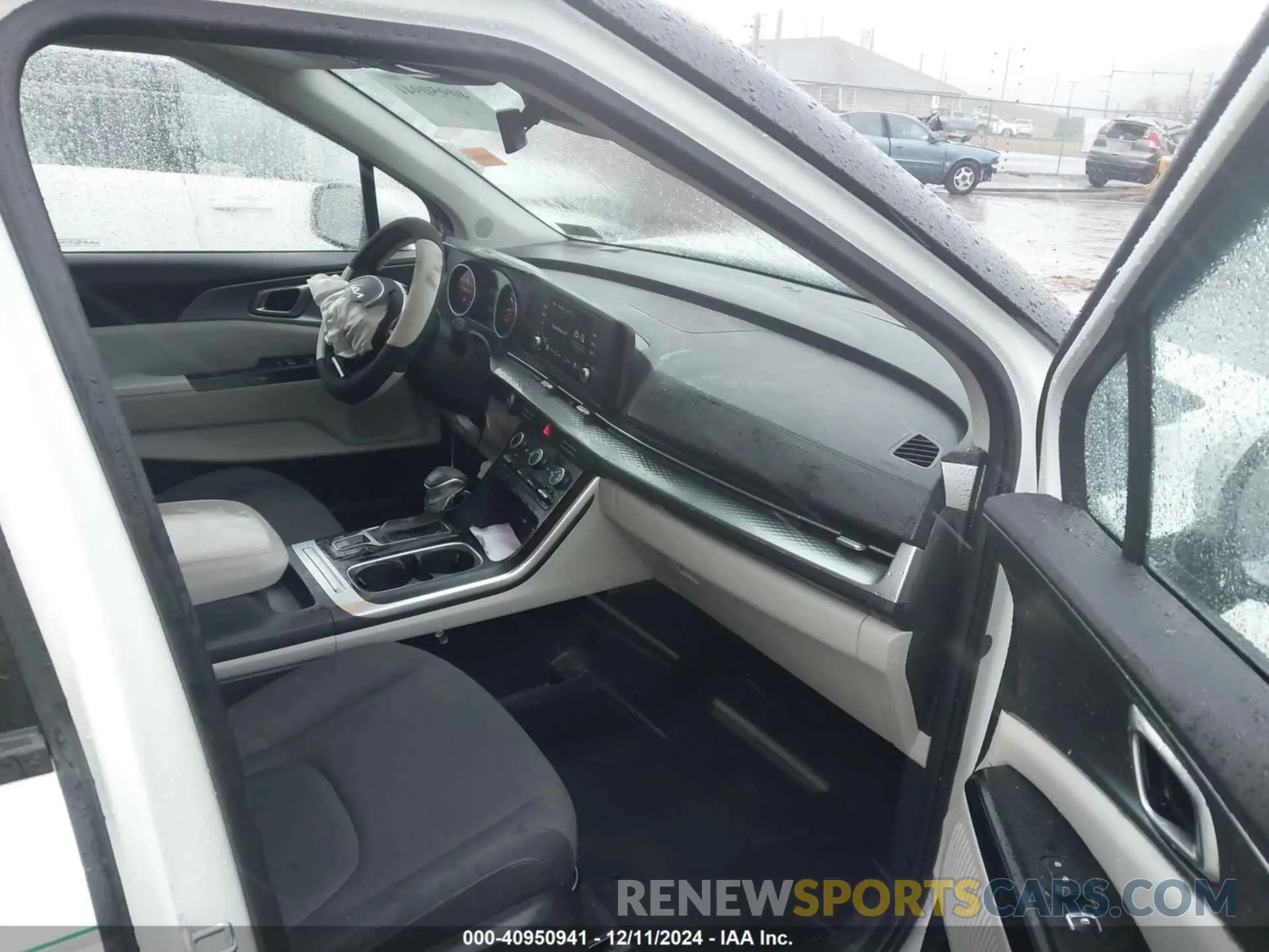 5 Photograph of a damaged car KNDNB4H36P6197303 KIA CARNIVAL MPV 2023