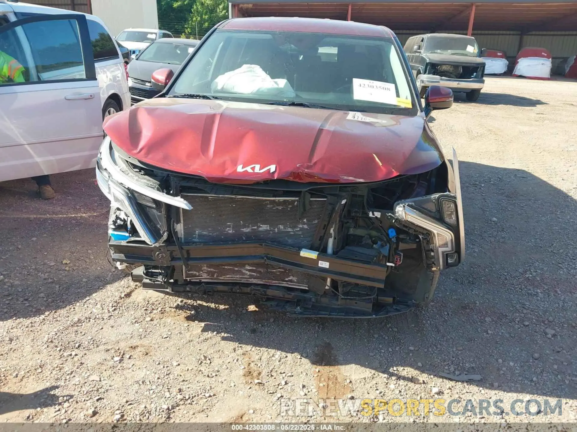 13 Photograph of a damaged car KNDNB4H38P6280649 KIA CARNIVAL MPV 2023