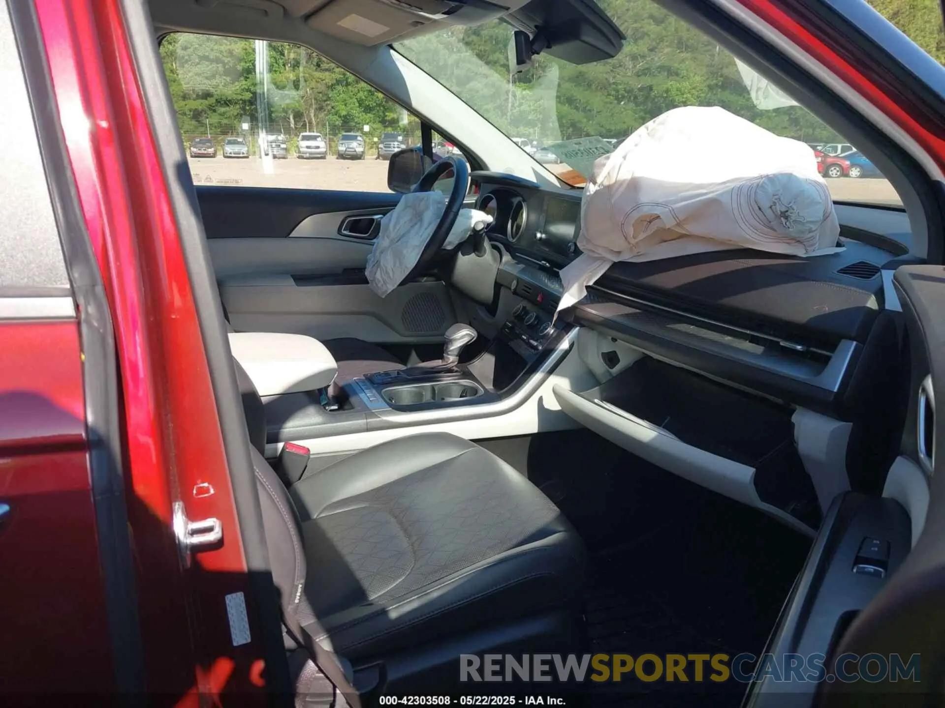 5 Photograph of a damaged car KNDNB4H38P6280649 KIA CARNIVAL MPV 2023