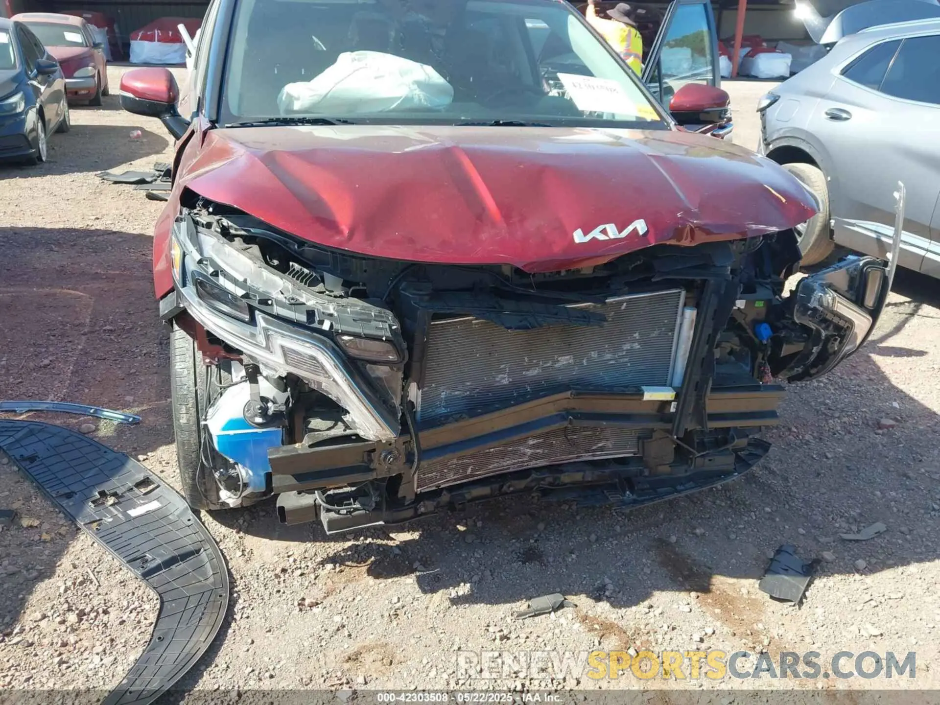 6 Photograph of a damaged car KNDNB4H38P6280649 KIA CARNIVAL MPV 2023
