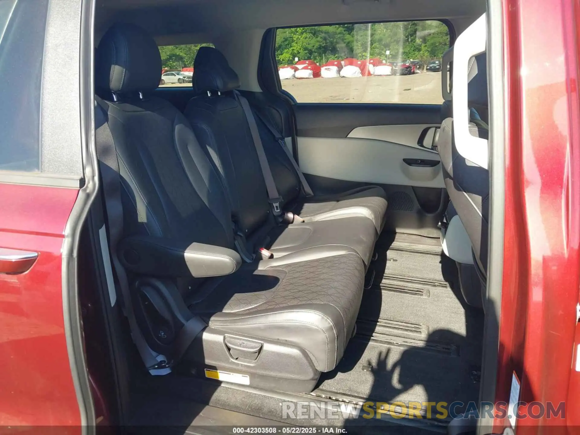 8 Photograph of a damaged car KNDNB4H38P6280649 KIA CARNIVAL MPV 2023
