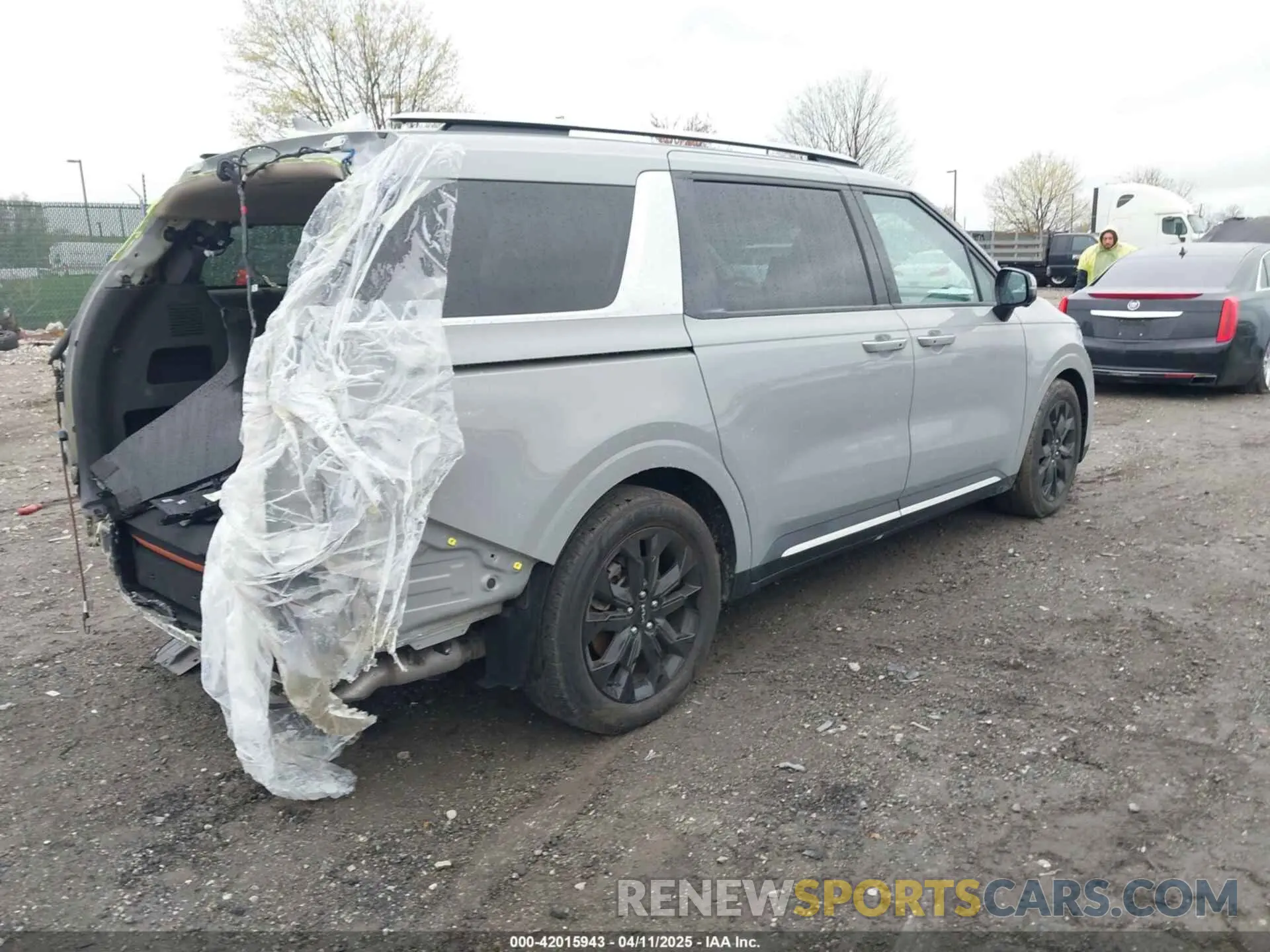 4 Photograph of a damaged car KNDNE5H31P6227675 KIA CARNIVAL MPV 2023