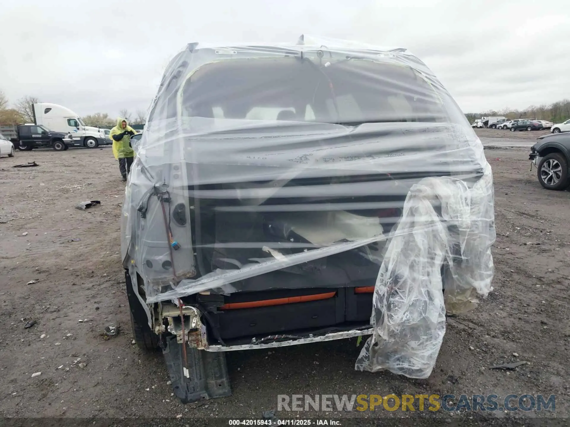 6 Photograph of a damaged car KNDNE5H31P6227675 KIA CARNIVAL MPV 2023