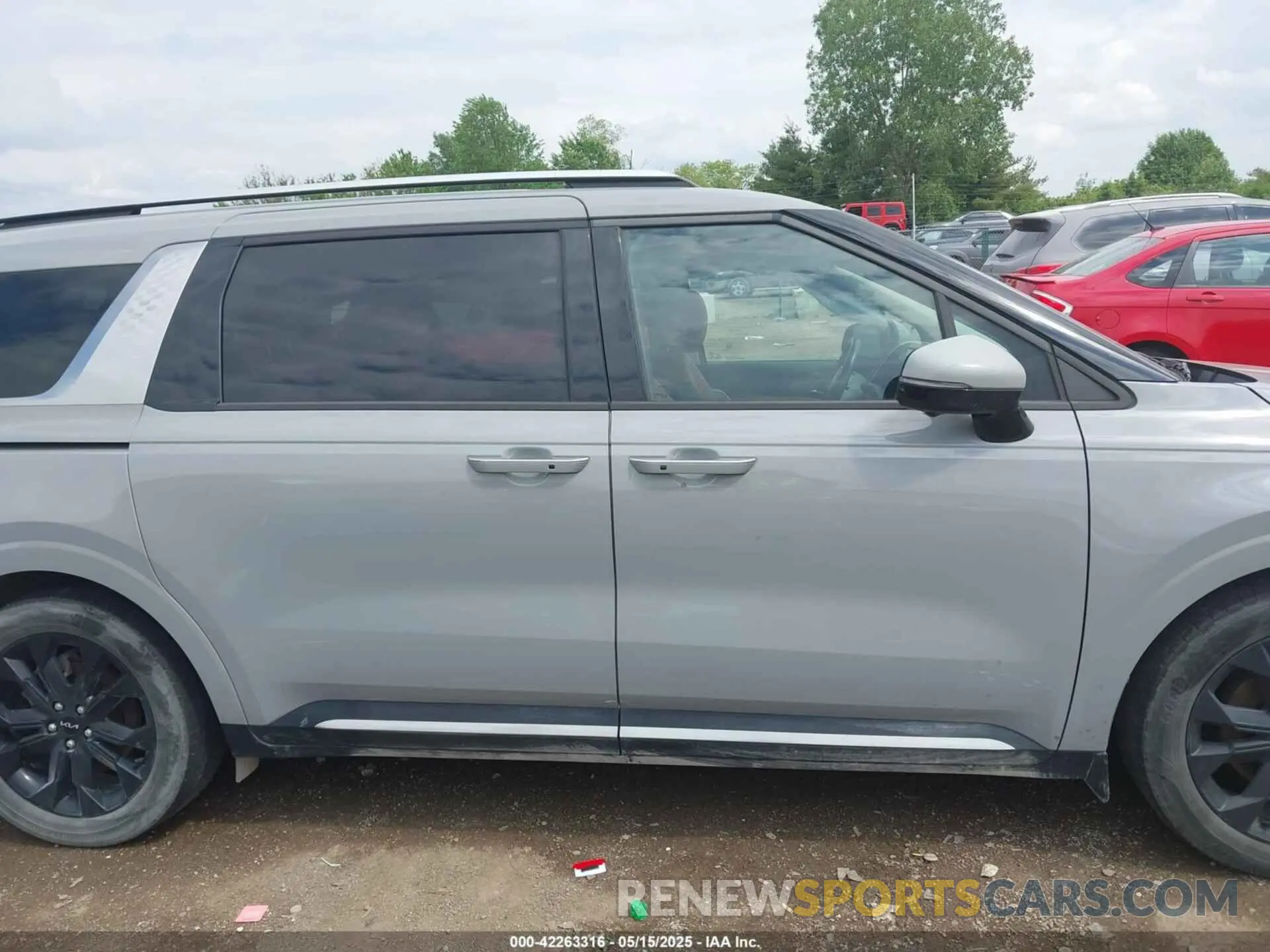 13 Photograph of a damaged car KNDNE5H33P6220288 KIA CARNIVAL MPV 2023