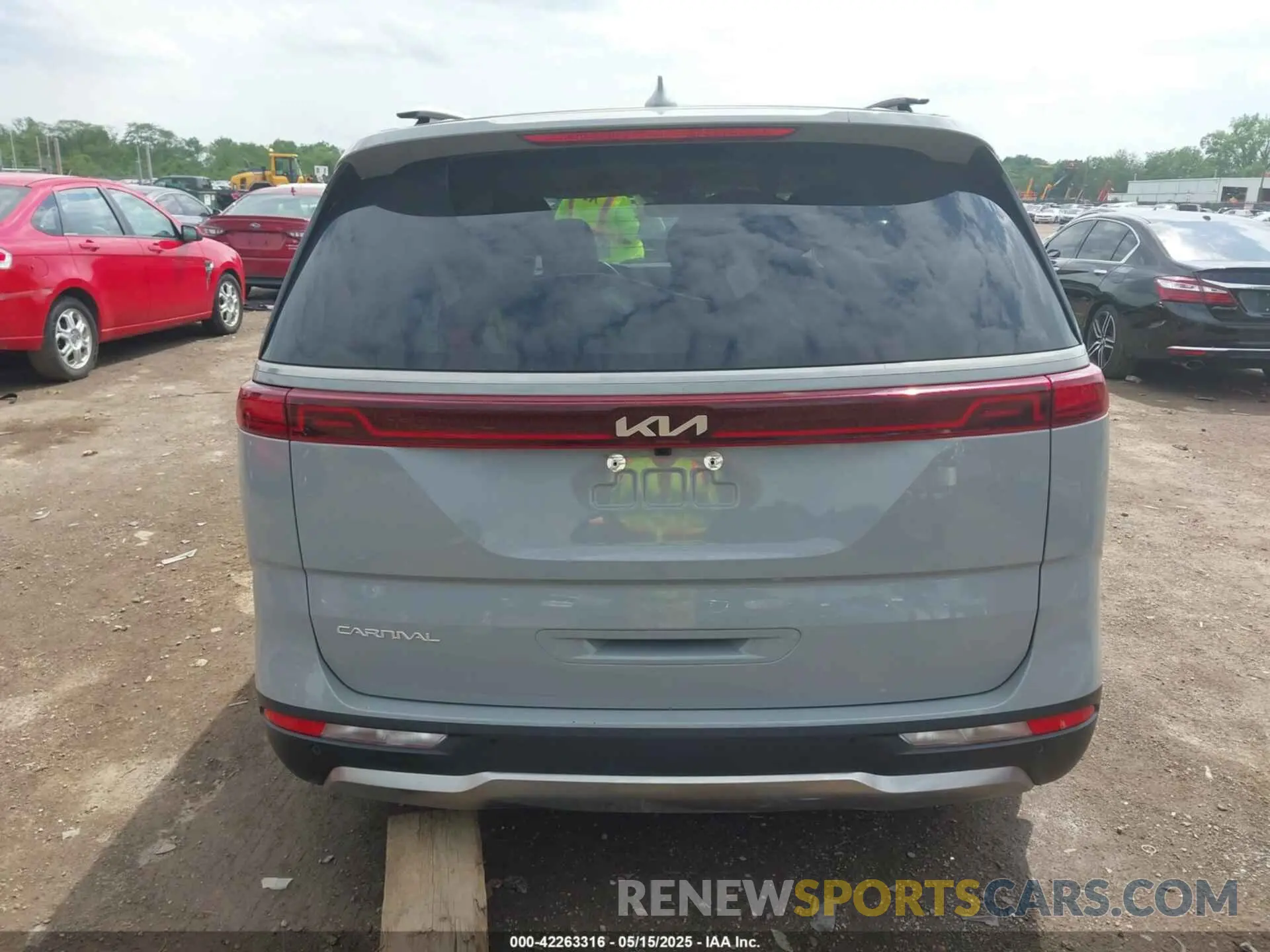 16 Photograph of a damaged car KNDNE5H33P6220288 KIA CARNIVAL MPV 2023