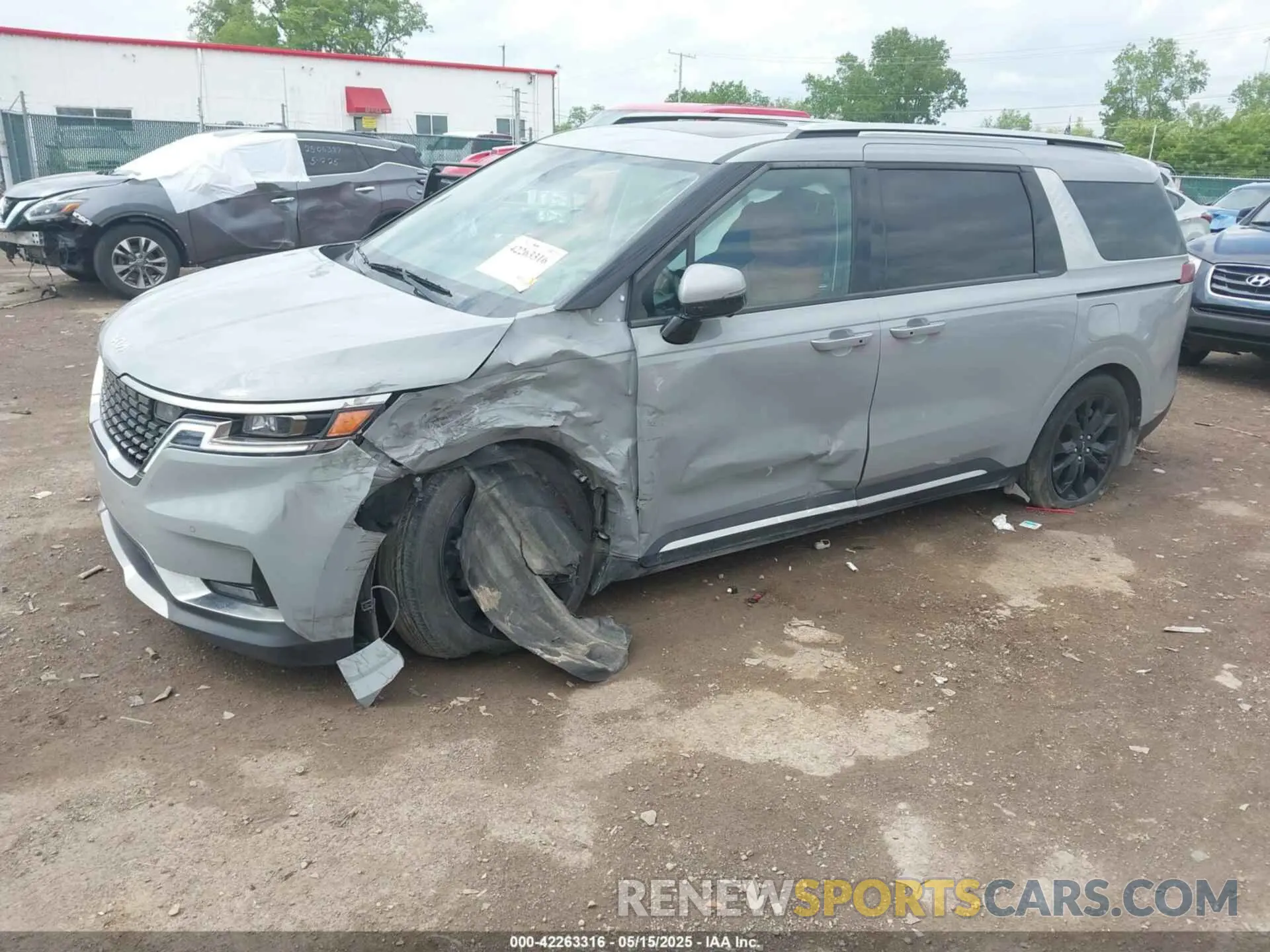 2 Photograph of a damaged car KNDNE5H33P6220288 KIA CARNIVAL MPV 2023
