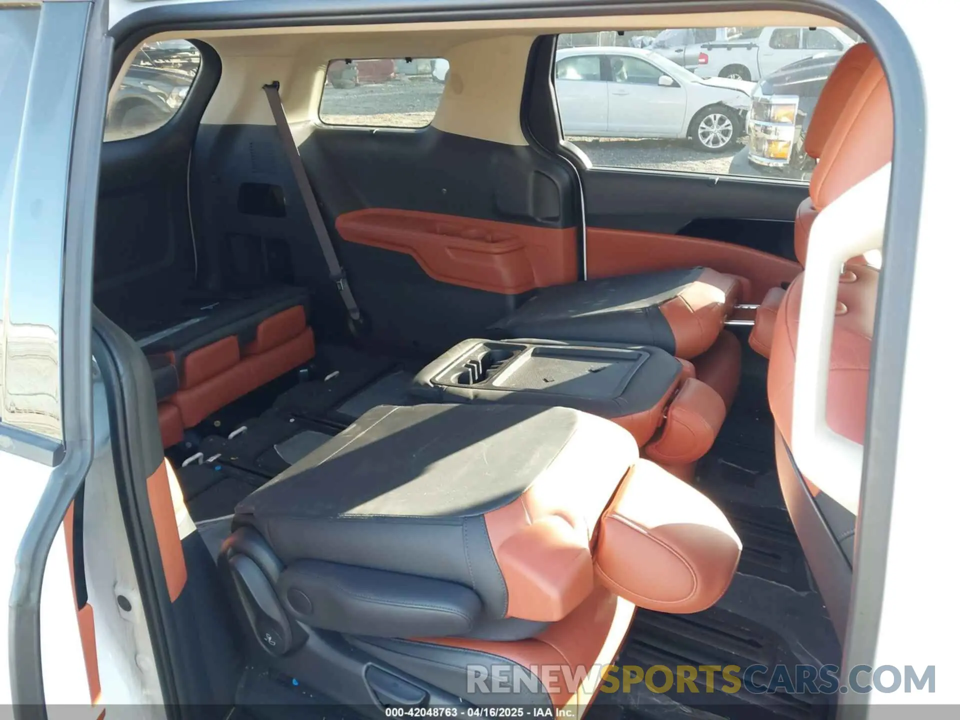 8 Фотография поврежденного автомобиля KNDNE5H36P6222827 KIA CARNIVAL MPV 2023