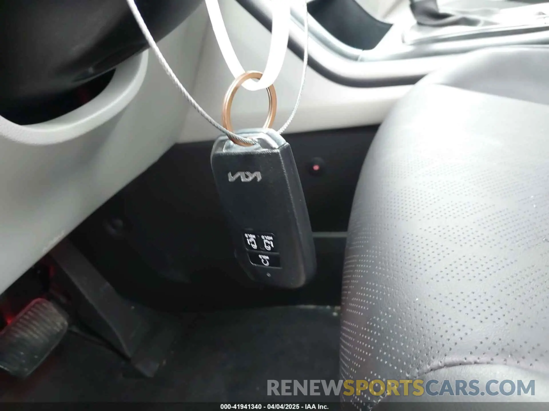 11 Photograph of a damaged car KNDNB4H30R6393286 KIA CARNIVAL MPV 2024