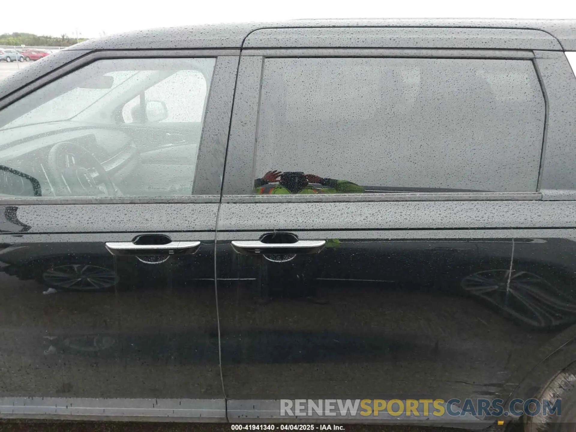 14 Photograph of a damaged car KNDNB4H30R6393286 KIA CARNIVAL MPV 2024