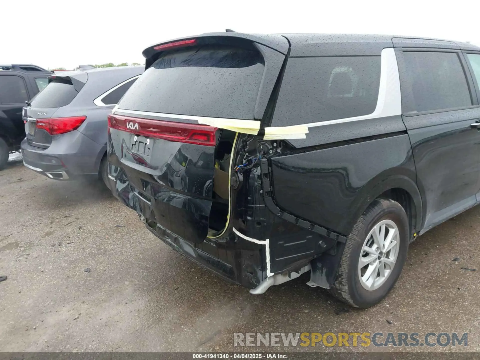 17 Photograph of a damaged car KNDNB4H30R6393286 KIA CARNIVAL MPV 2024