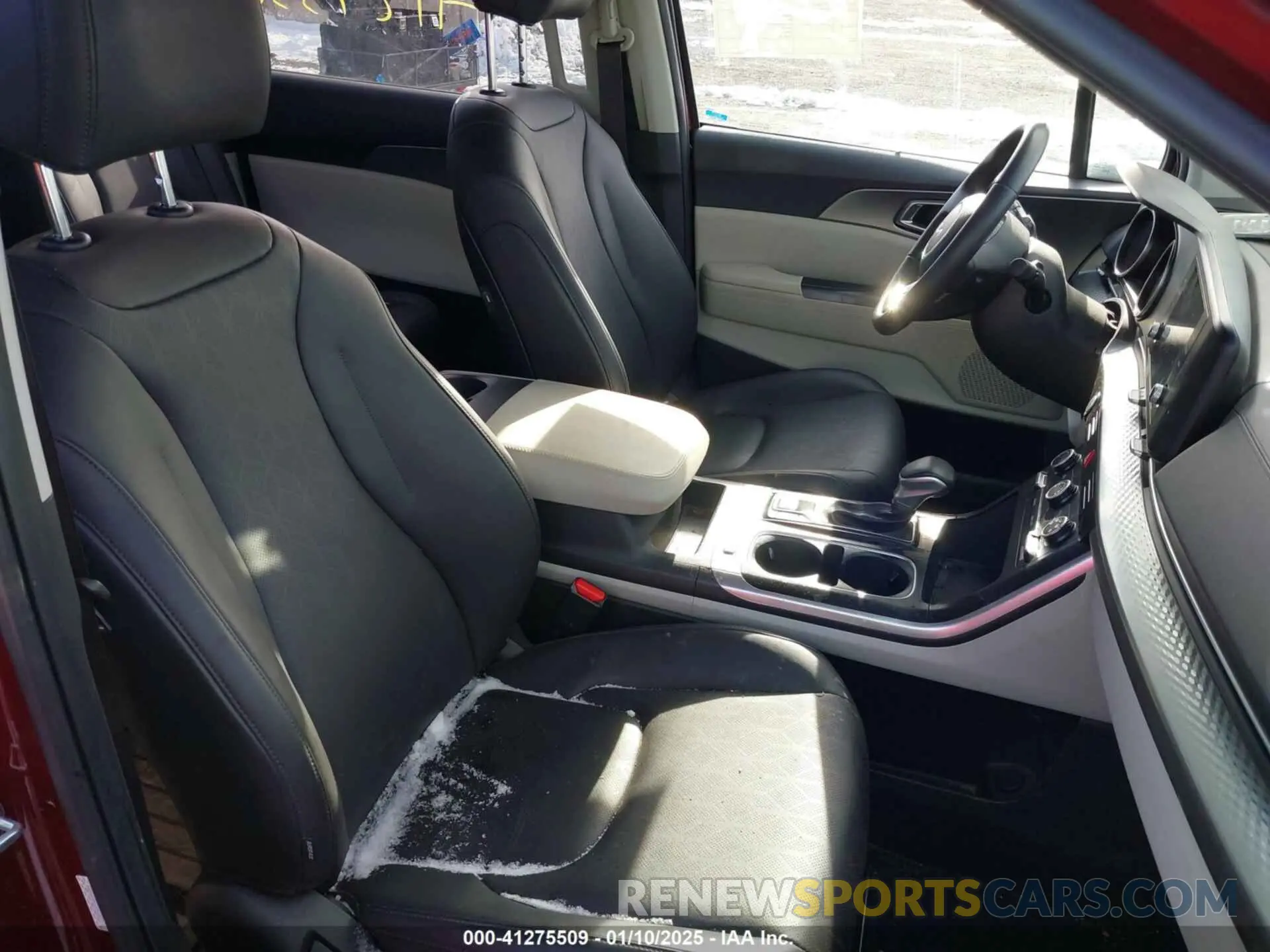 5 Photograph of a damaged car KNDNB4H33R6388972 KIA CARNIVAL MPV 2024