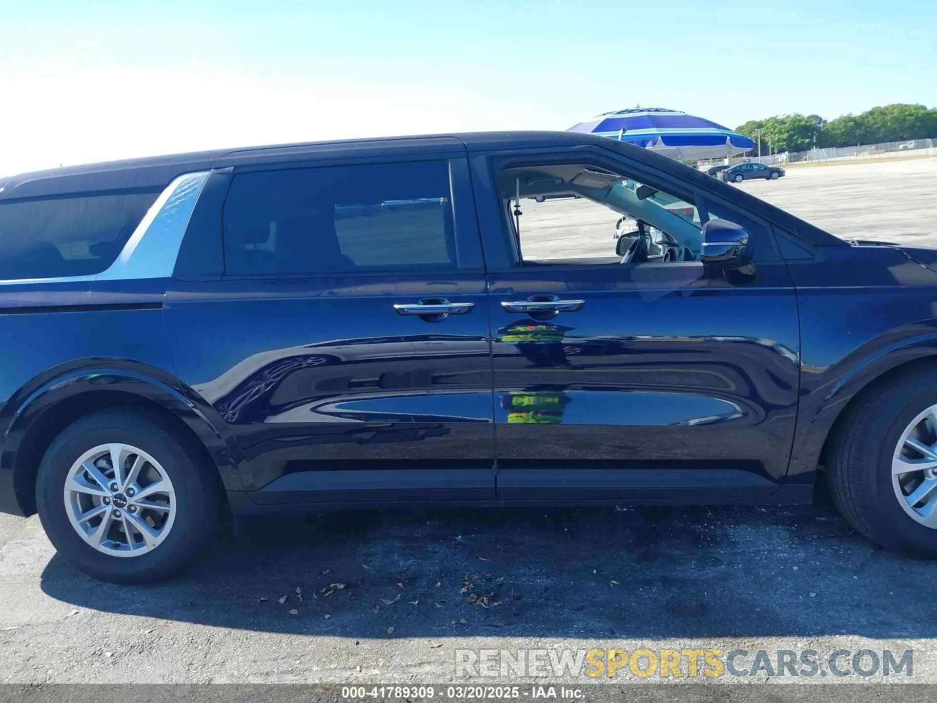 12 Фотография поврежденного автомобиля KNDNB4H33R6441640 KIA CARNIVAL MPV 2024