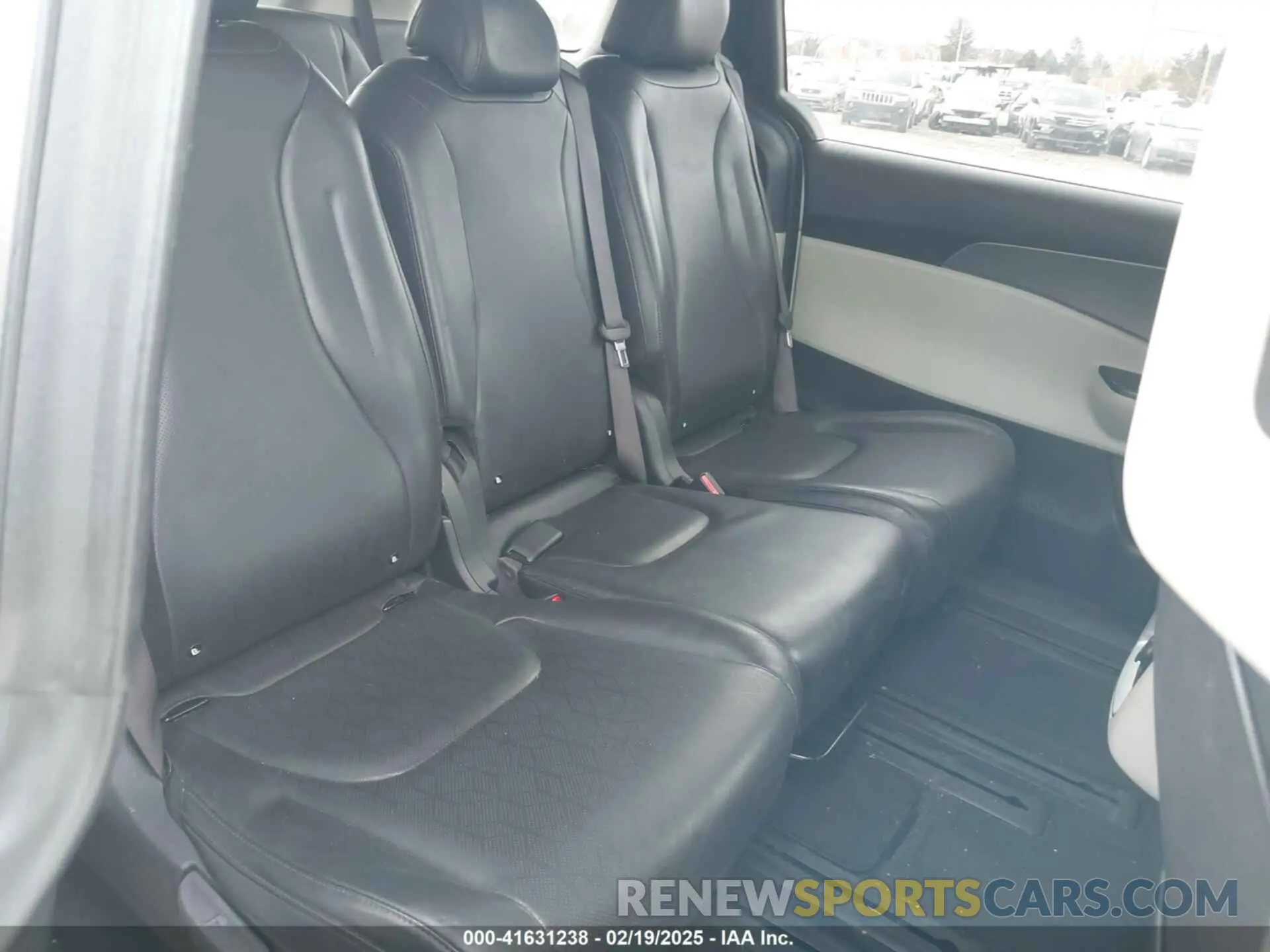 8 Photograph of a damaged car KNDNB4H34R6328831 KIA CARNIVAL MPV 2024
