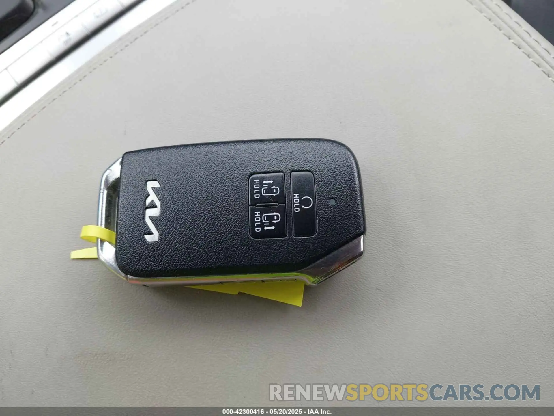 11 Фотография поврежденного автомобиля KNDNB4H35R6350739 KIA CARNIVAL MPV 2024