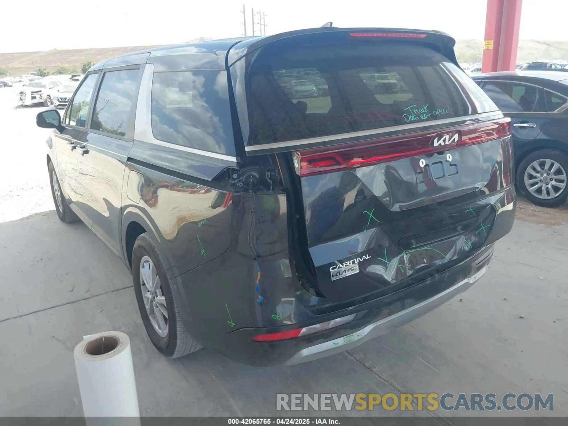 3 Фотография поврежденного автомобиля KNDNB4H36R6442183 KIA CARNIVAL MPV 2024