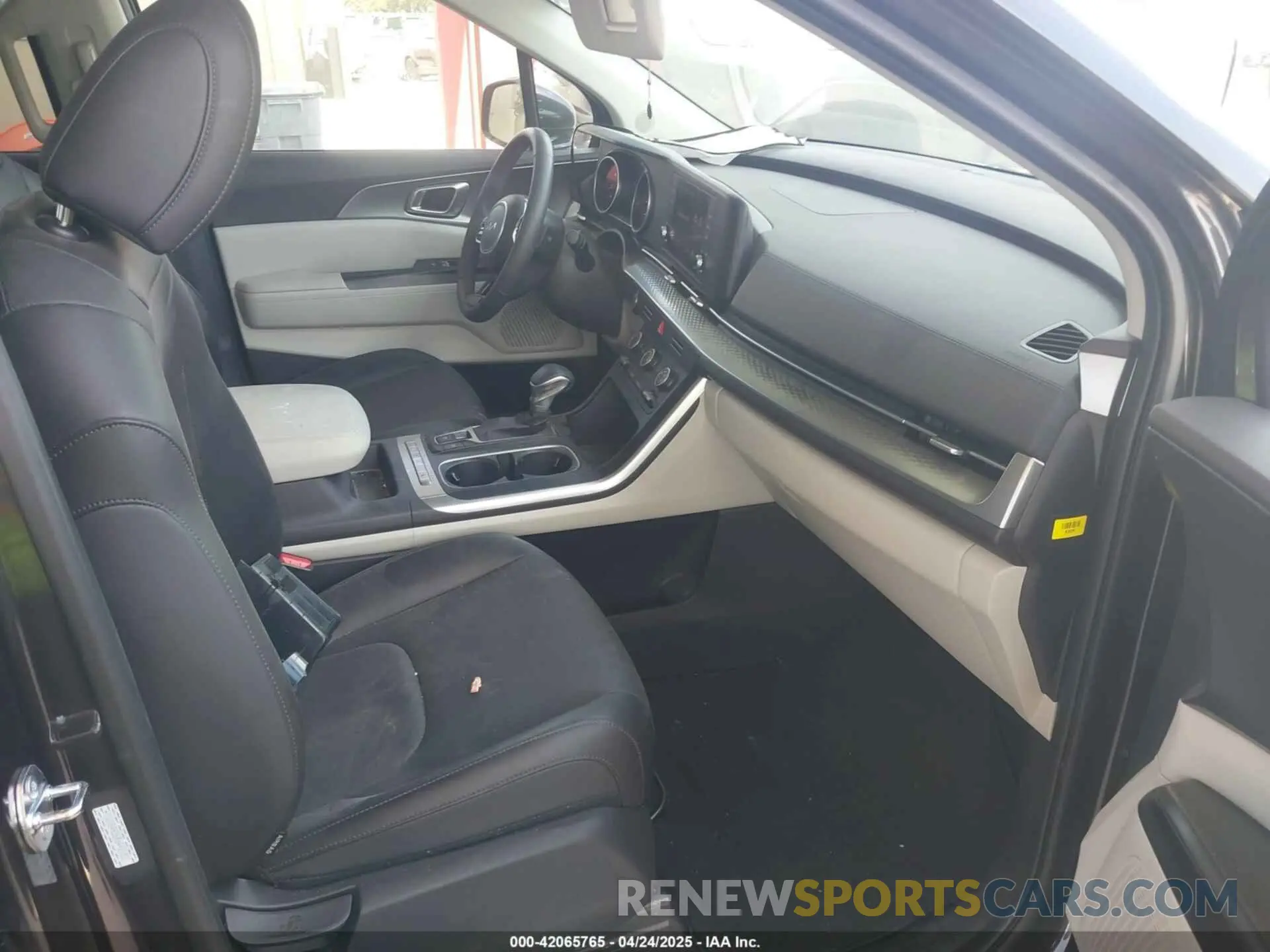 5 Фотография поврежденного автомобиля KNDNB4H36R6442183 KIA CARNIVAL MPV 2024