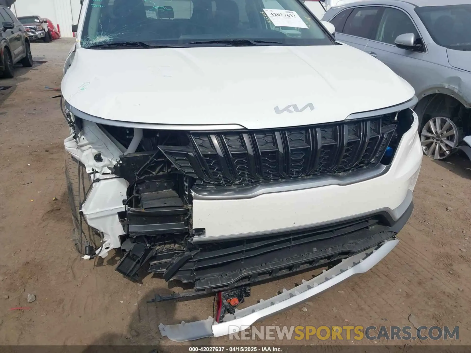 21 Photograph of a damaged car KNDNB4H37R6400962 KIA CARNIVAL MPV 2024