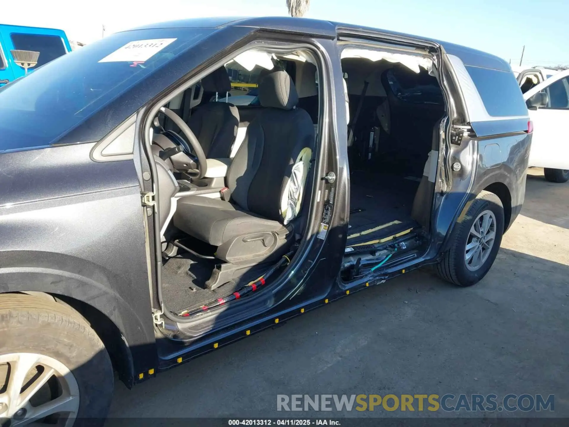 6 Photograph of a damaged car KNDNB4H38R6383380 KIA CARNIVAL MPV 2024